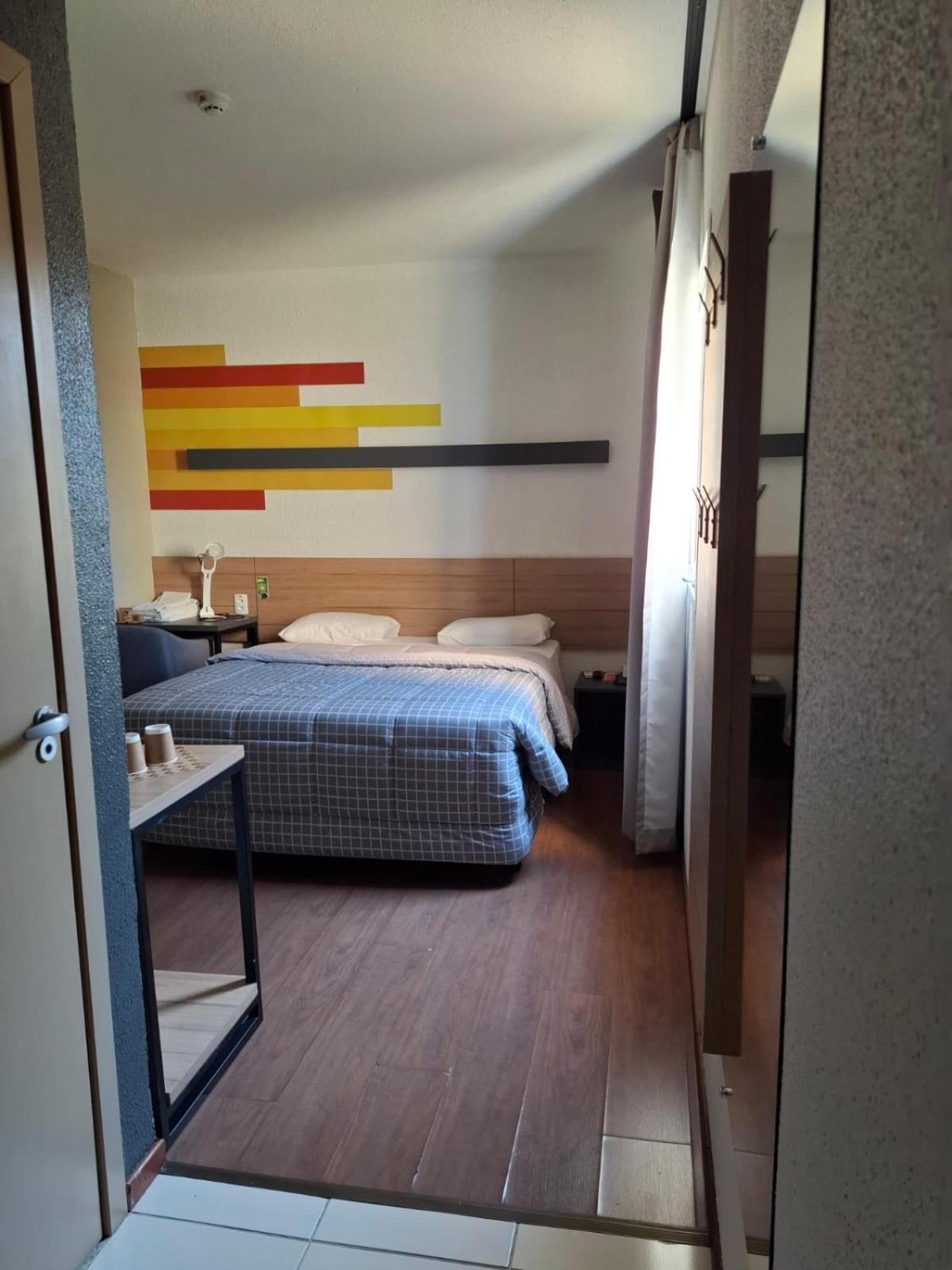 Standard Room with One Double Bed - Disability Access photo 2