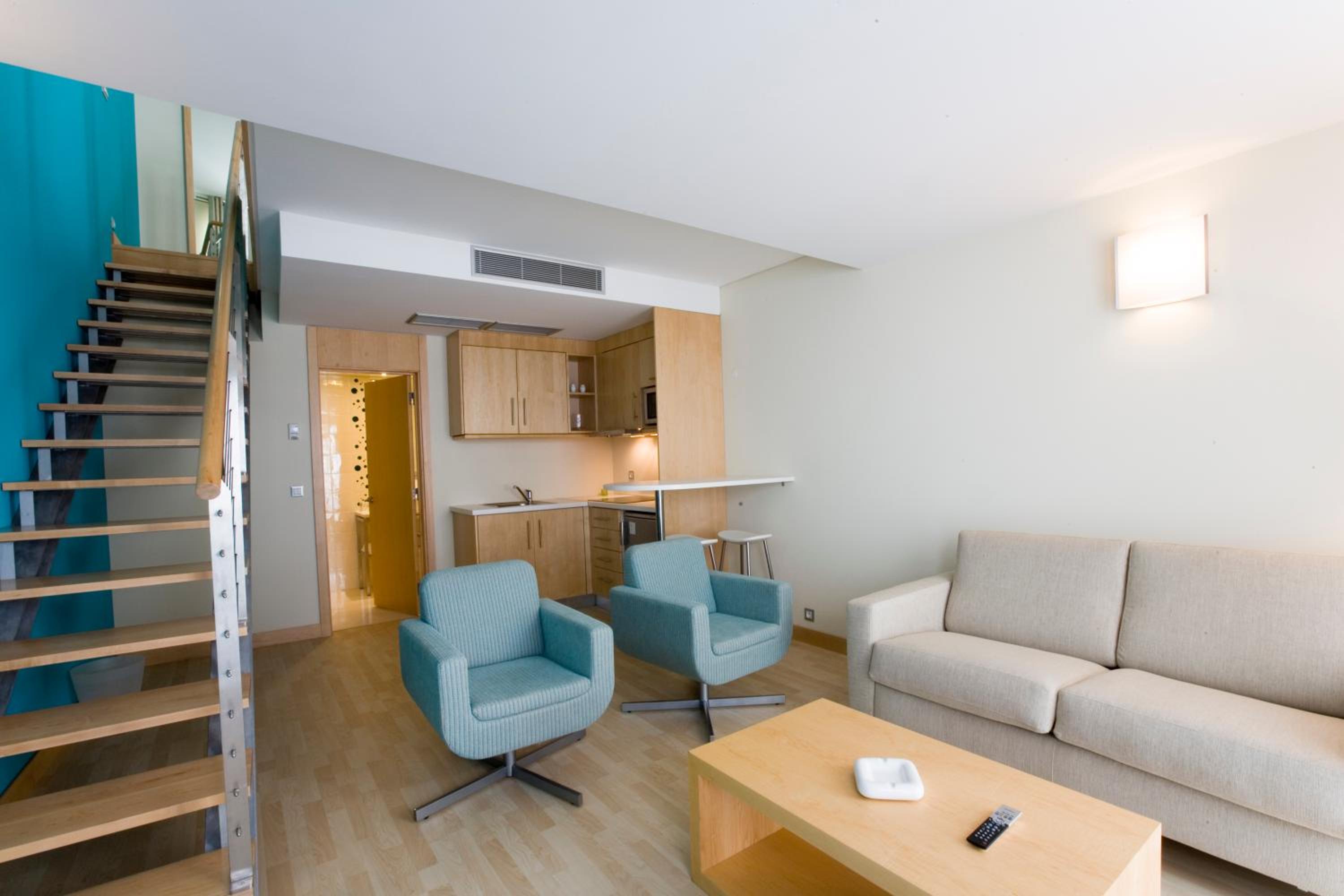 Family Room (2 Adults + 2 Children) - Photo 7
