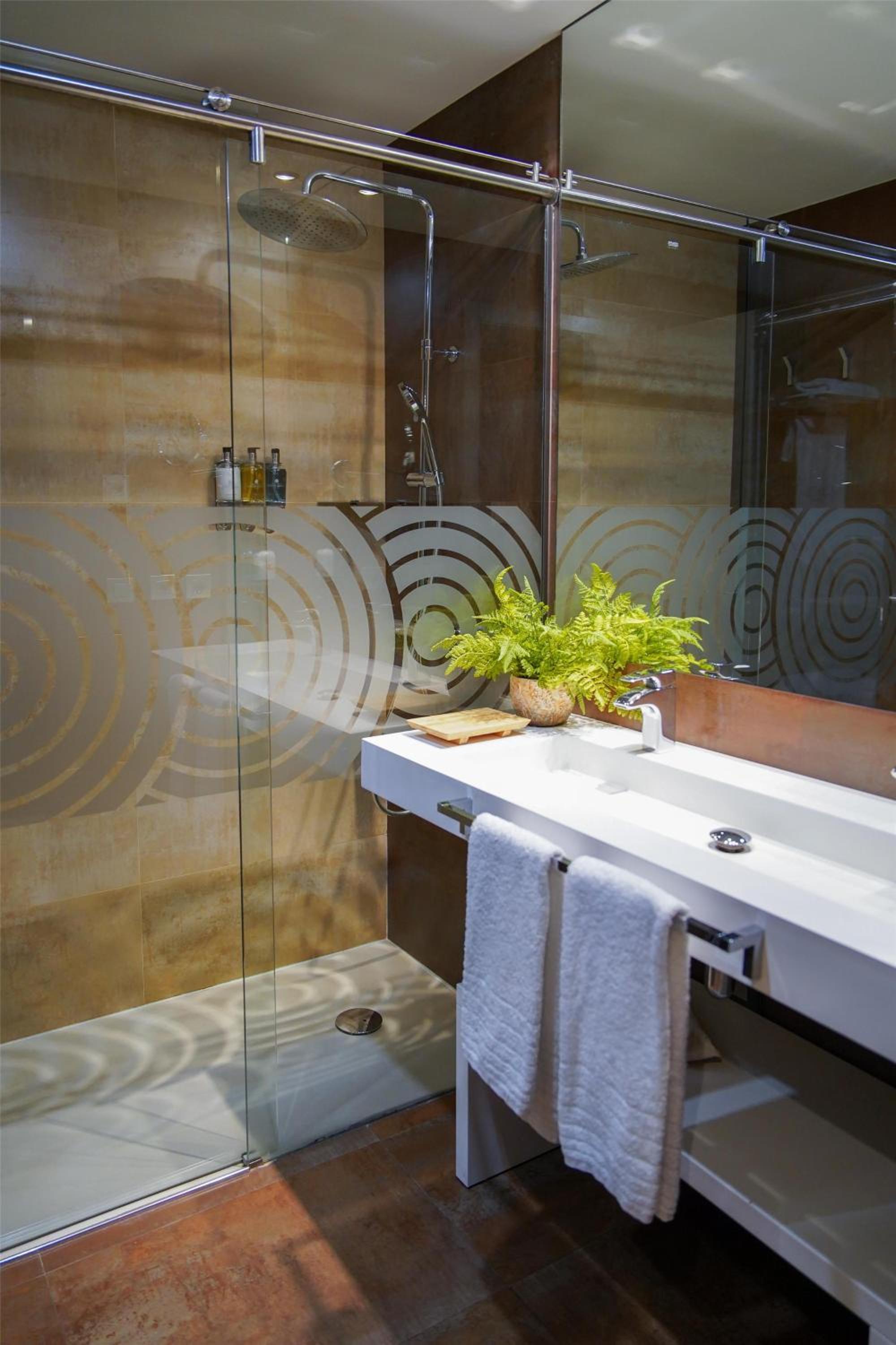 One-Bedroom Suite - Photo 10