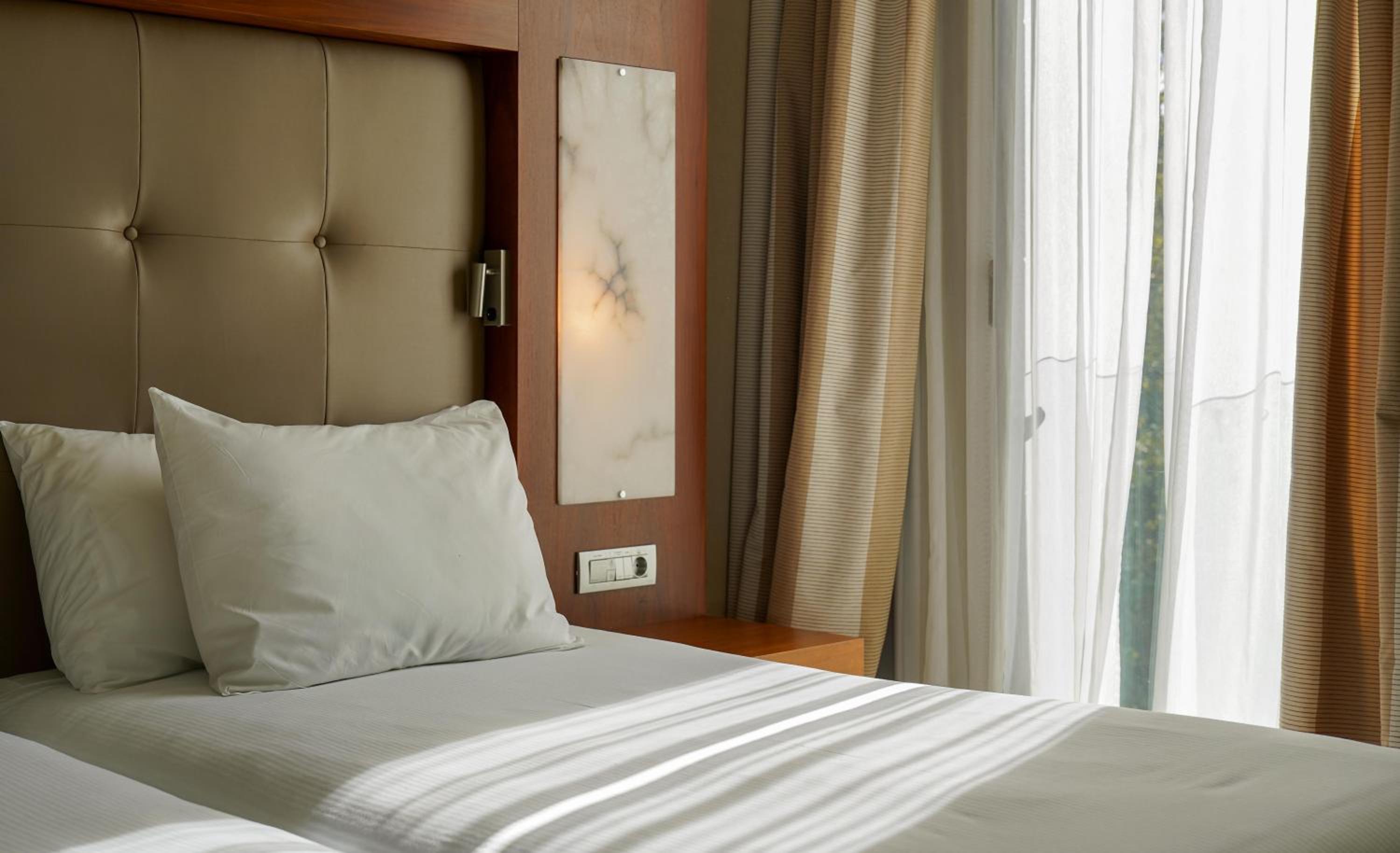 One-Bedroom Suite - Photo 2