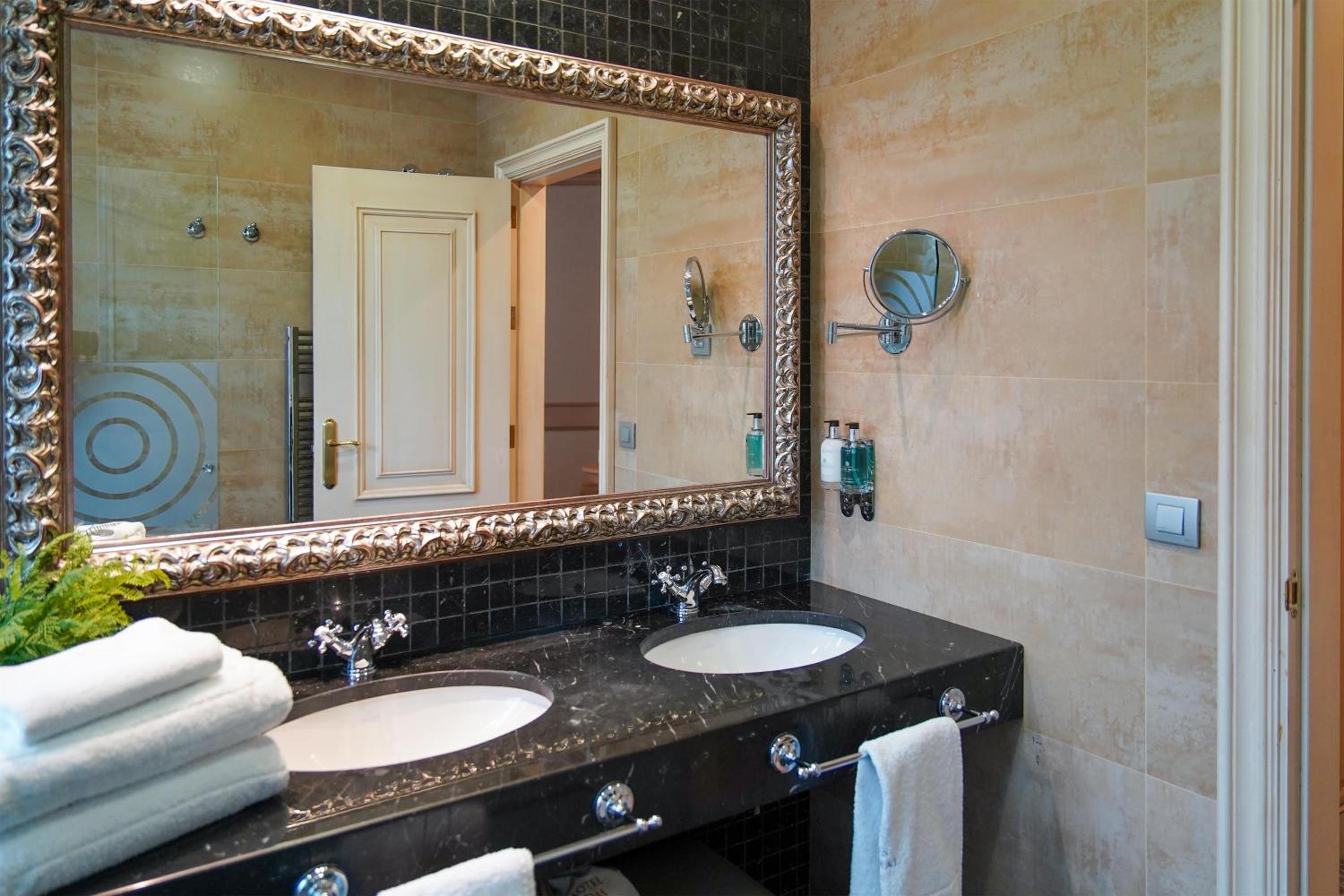 Superior Classic Room - Photo 7