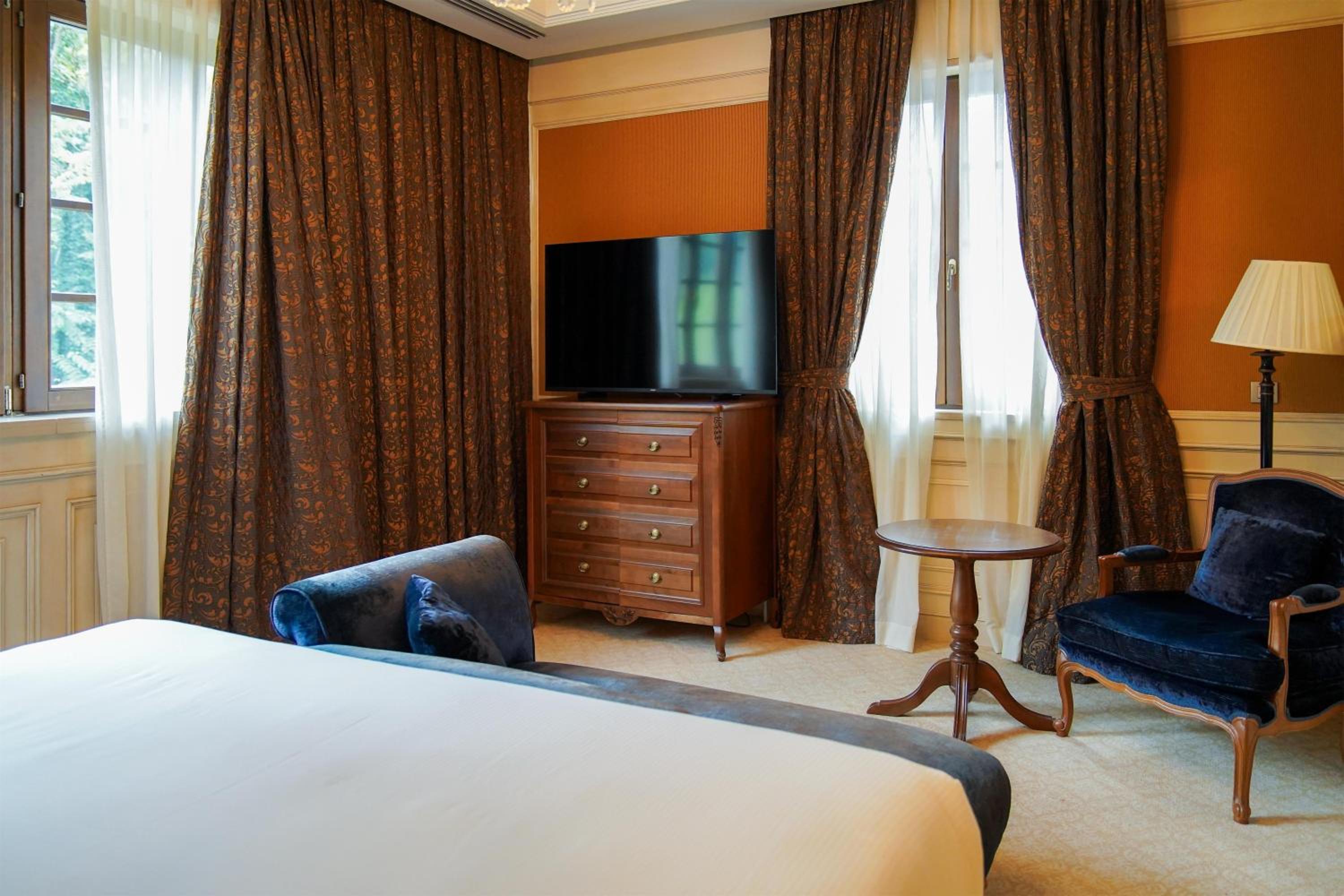 One-Bedroom Suite - Photo 9