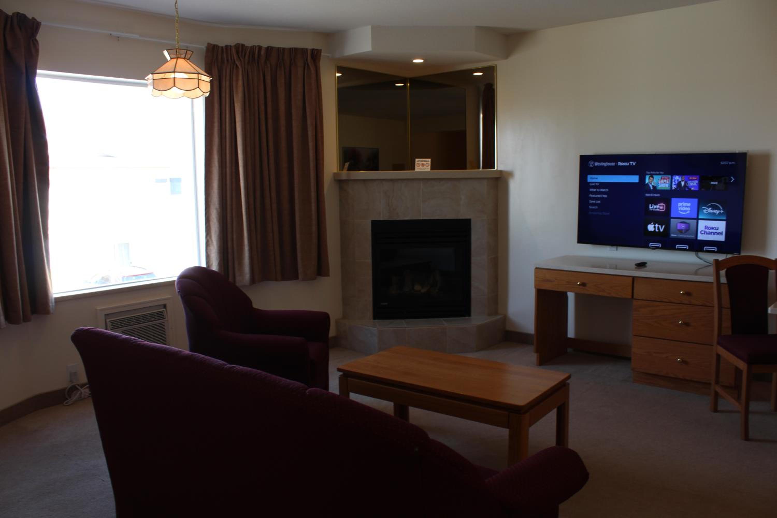 Deluxe Queen Suite