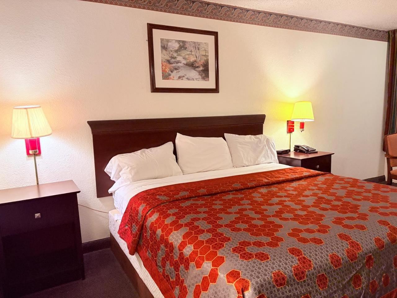 King Bed Non-Smoking - Photo 5