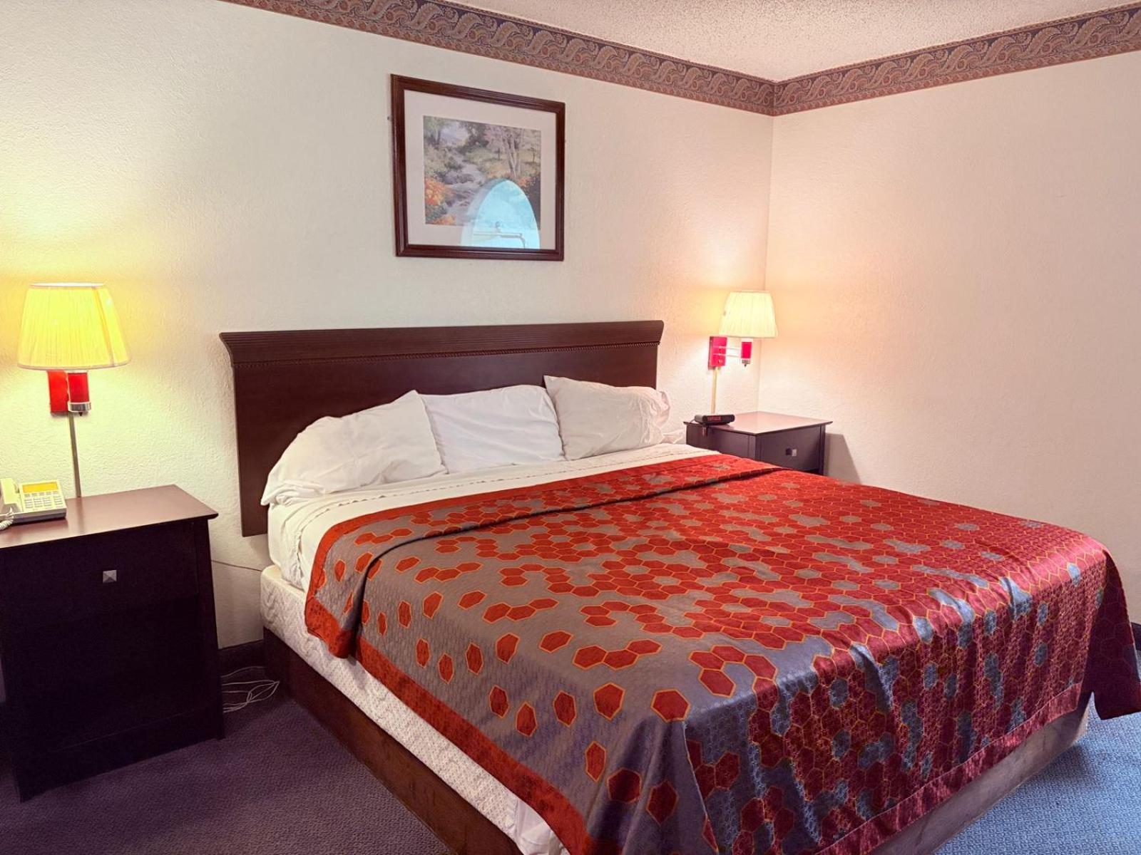 King Bed Non-Smoking - Photo 12