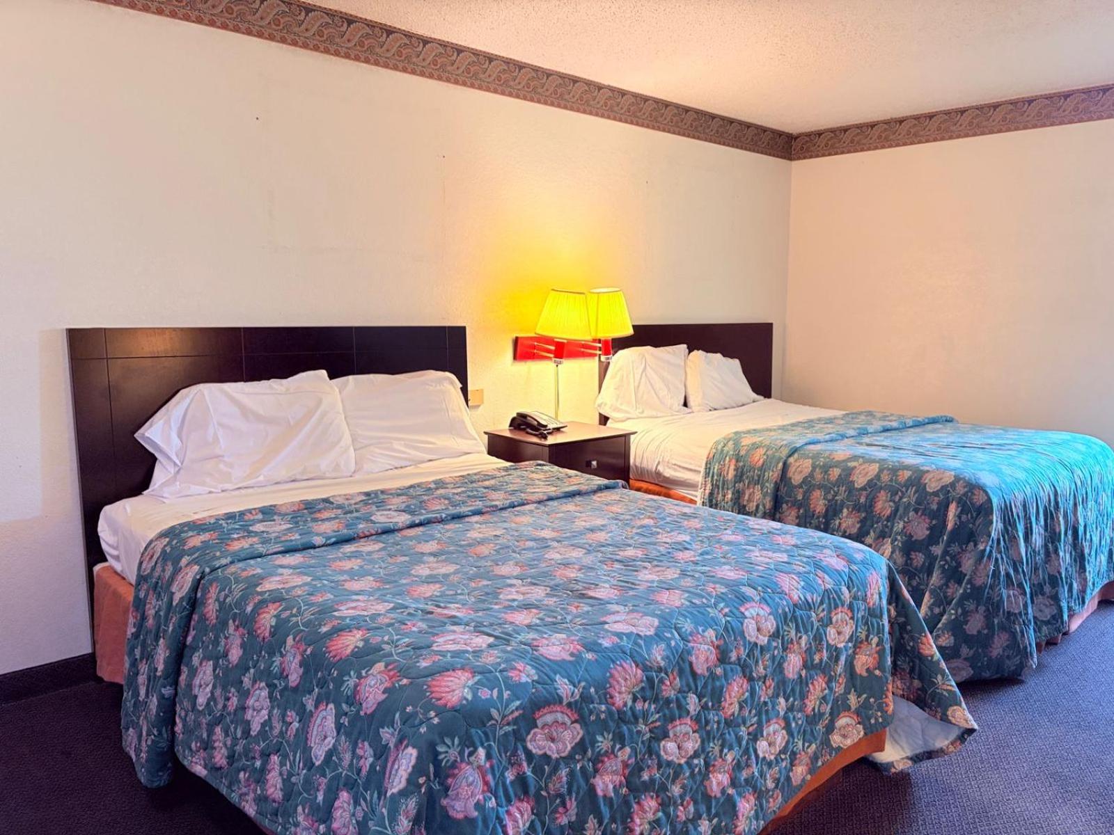 2 Queen Bed Smoking - Photo 9