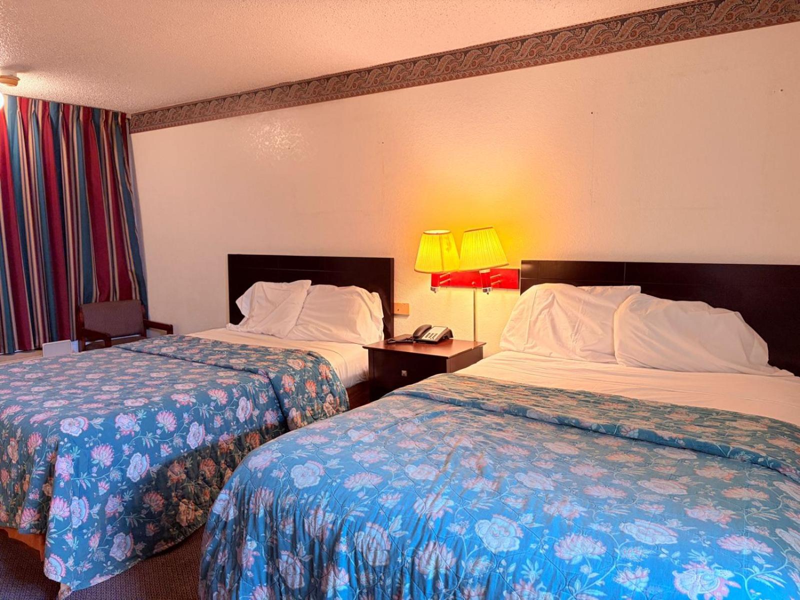 2 Queen Bed Smoking - Photo 14