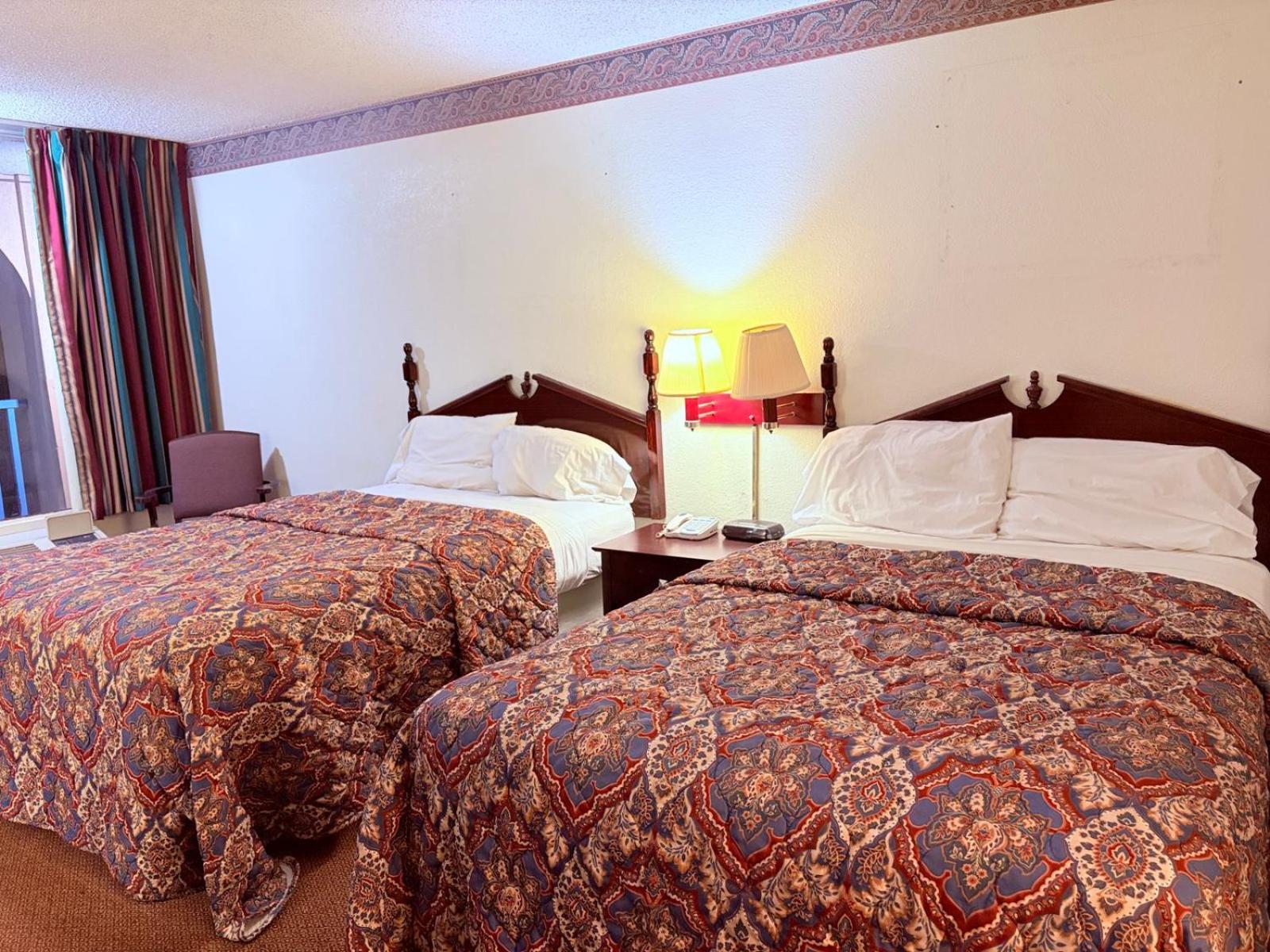 2 Queen Beds Non-Smoking - Photo 9