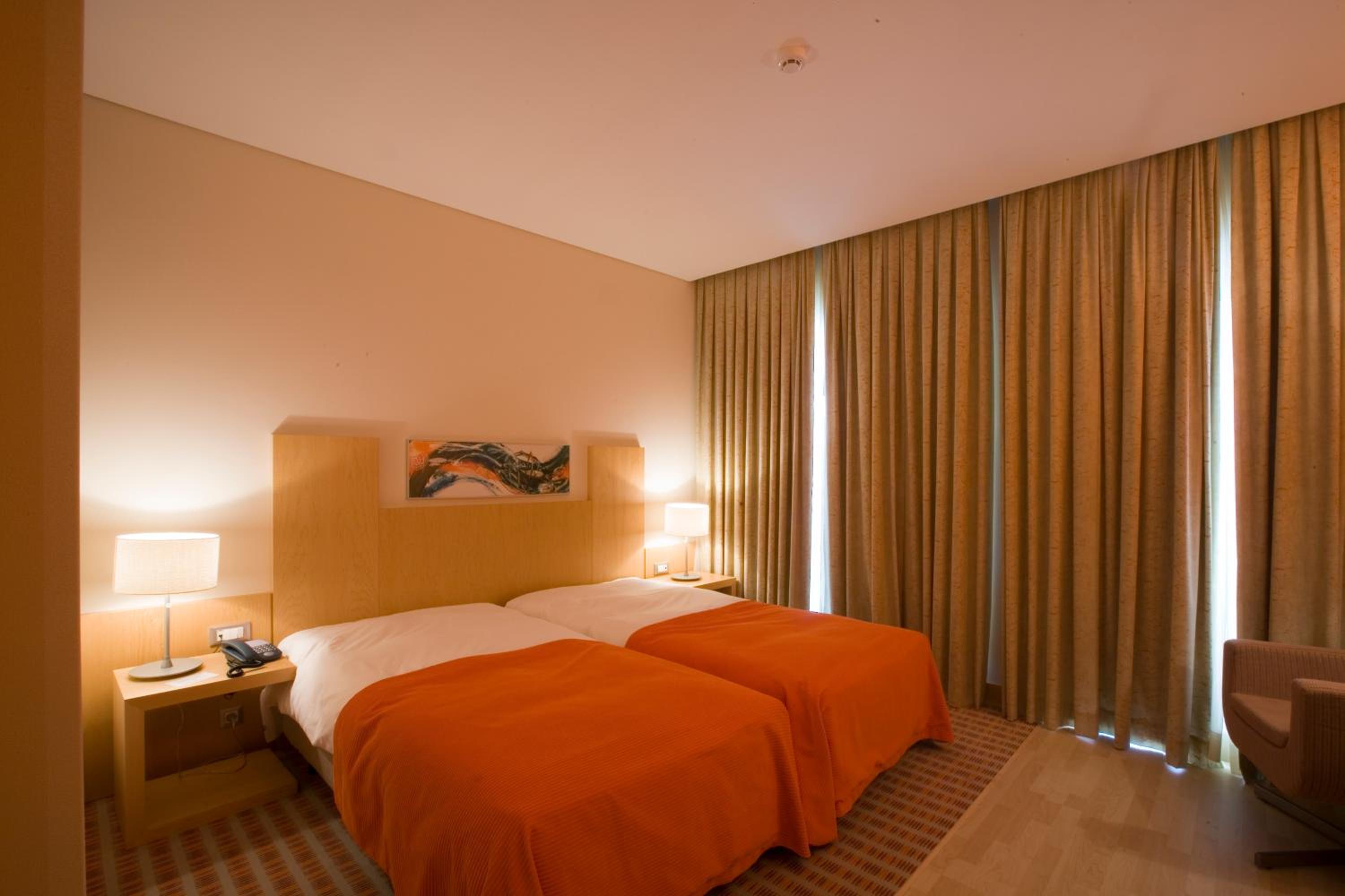 Double or Twin Room with Balcony - Photo 2
