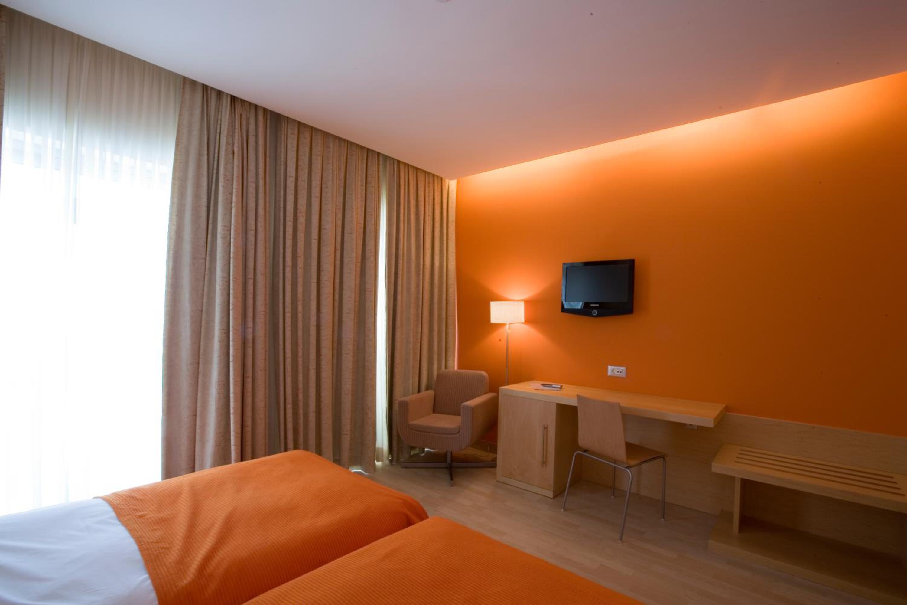 Double or Twin Room with Balcony - Photo 3
