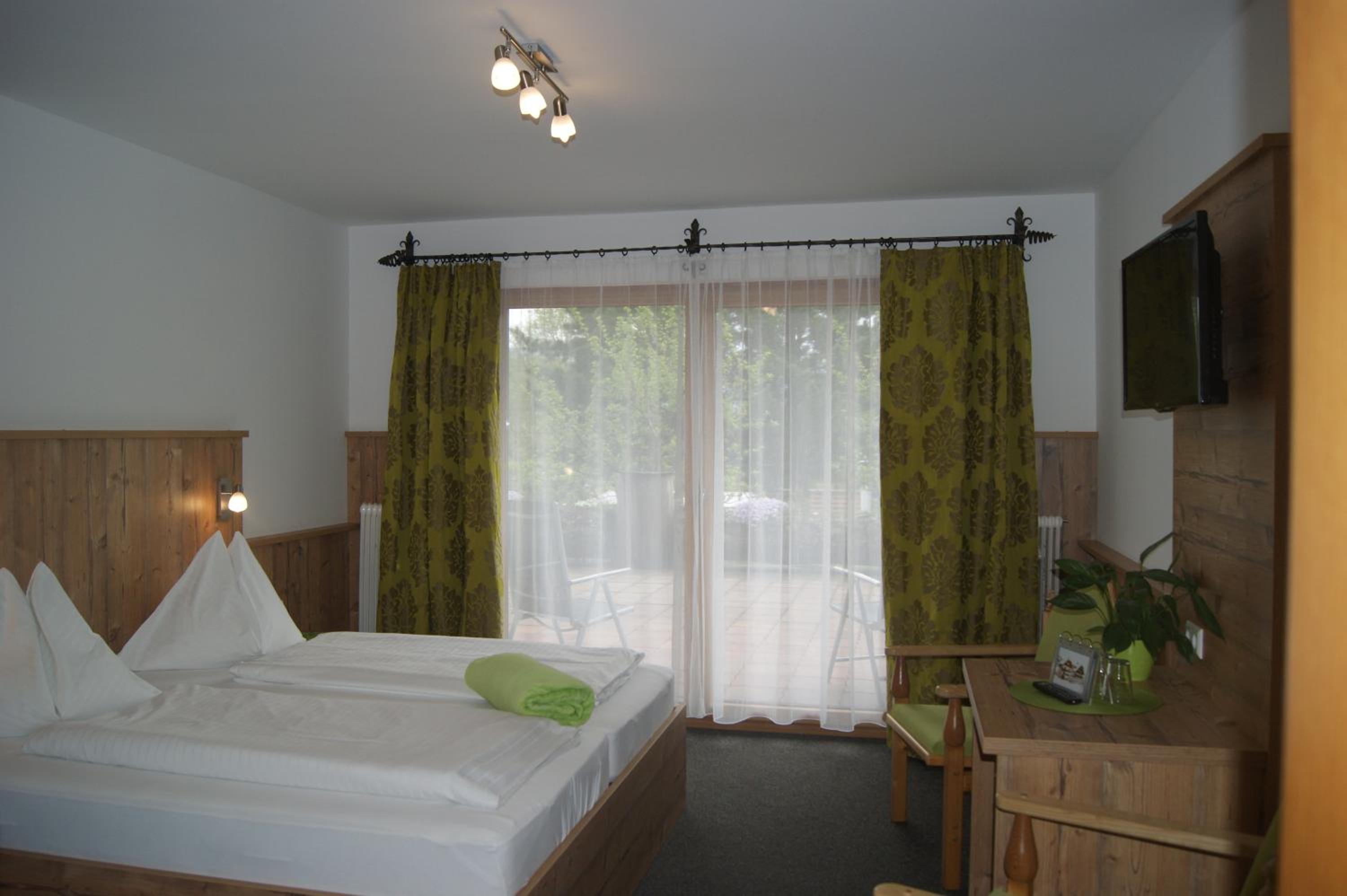 Double Room (1 - 2 Adults) photo 2
