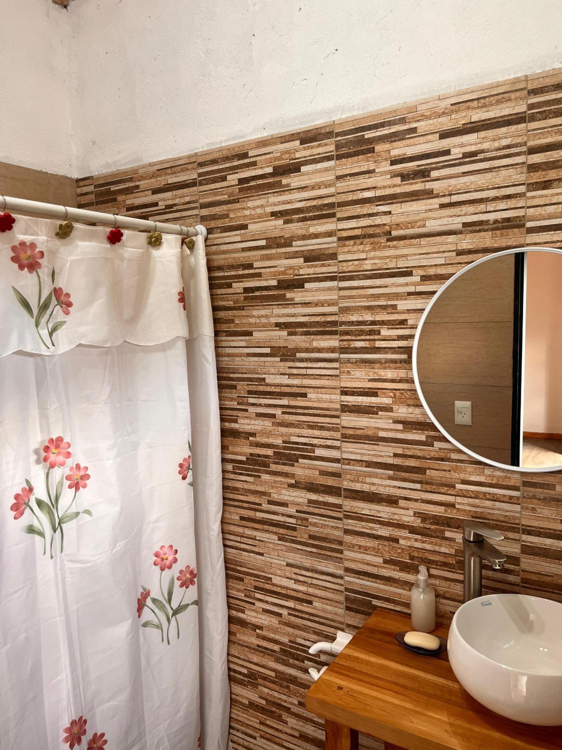 Quadruple Room with Private Bathroom photo 3
