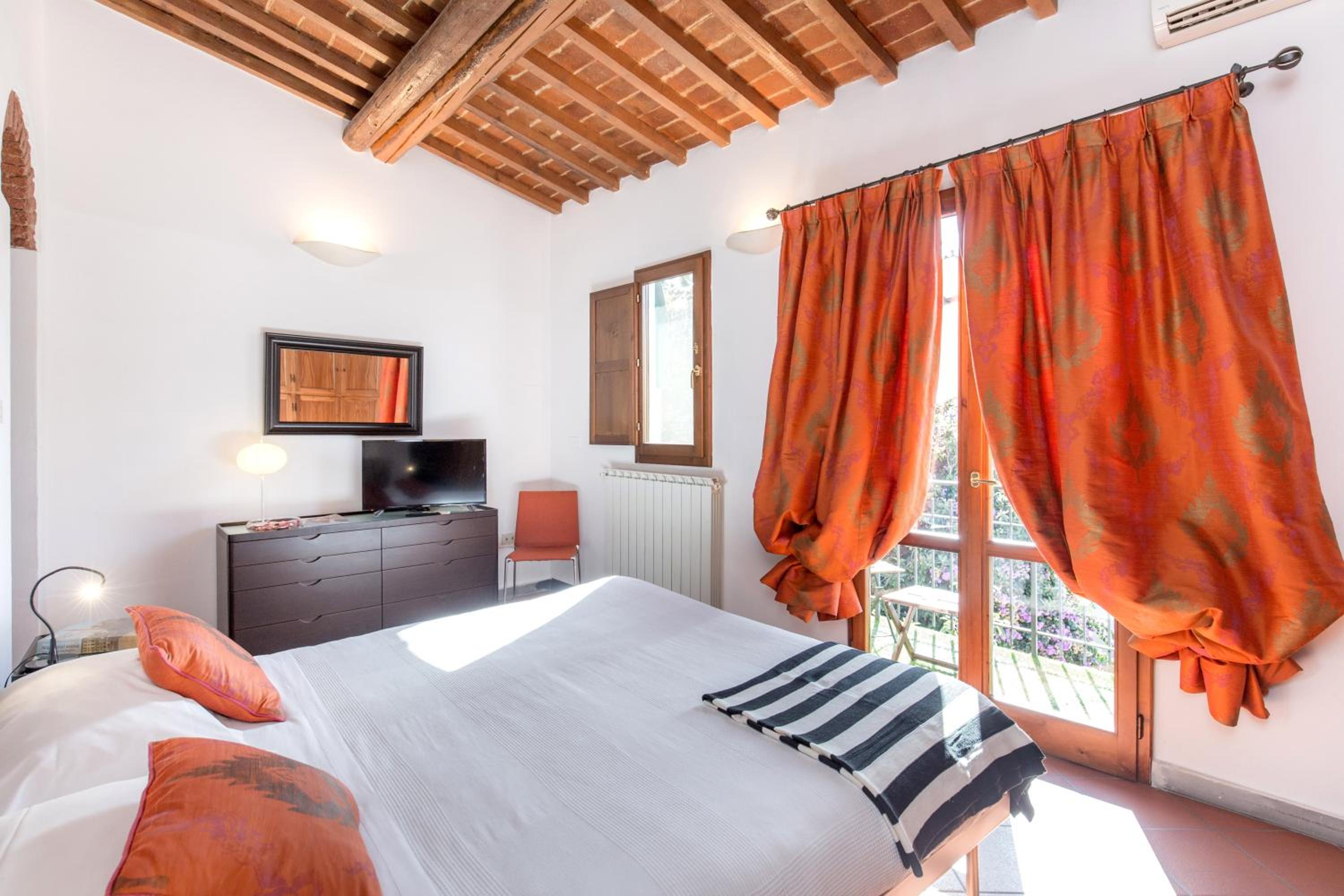 Deluxe Double Room with Balcony photo 1