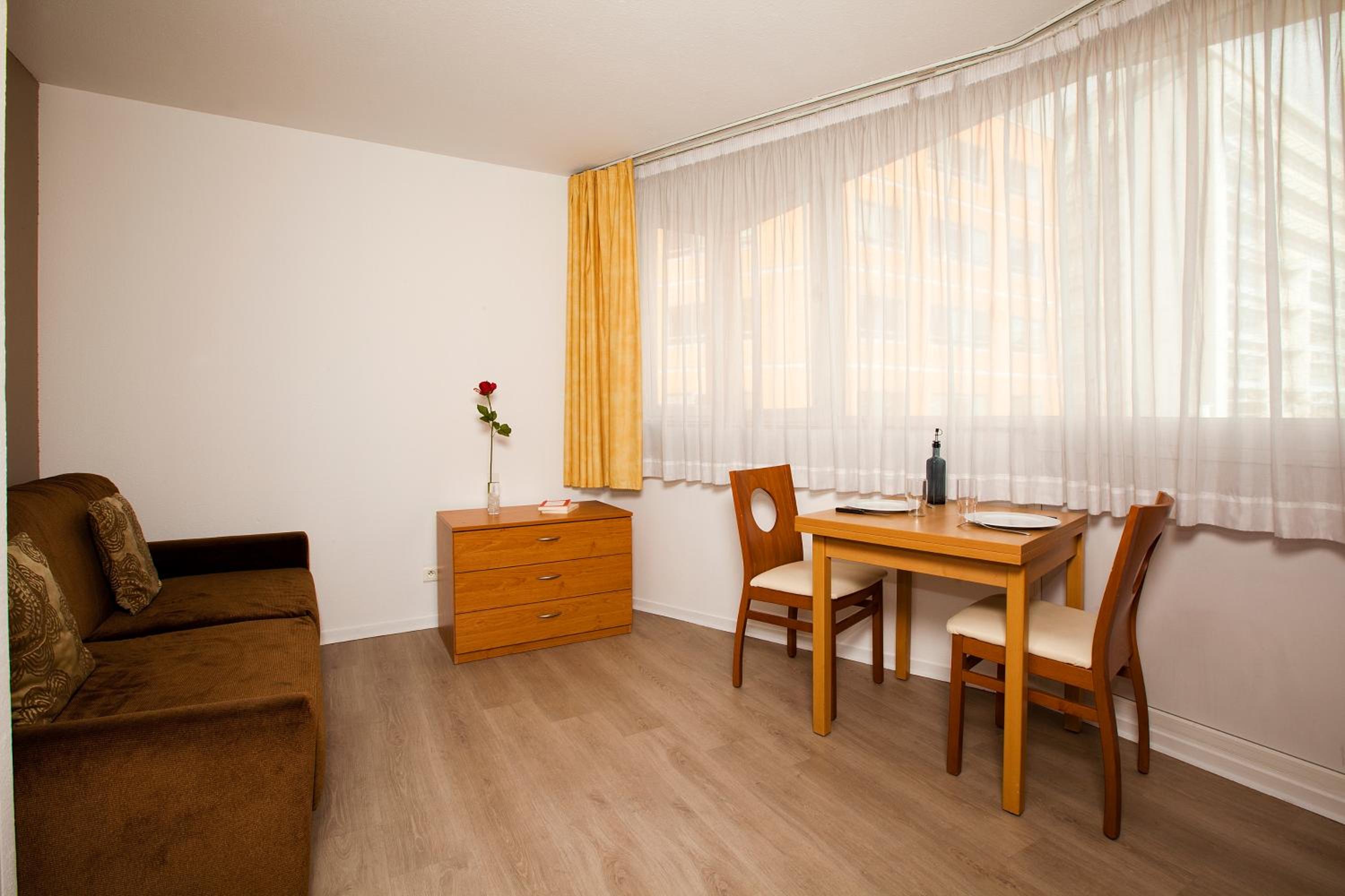 One-Bedroom Apartment with Sofa Bed photo 2