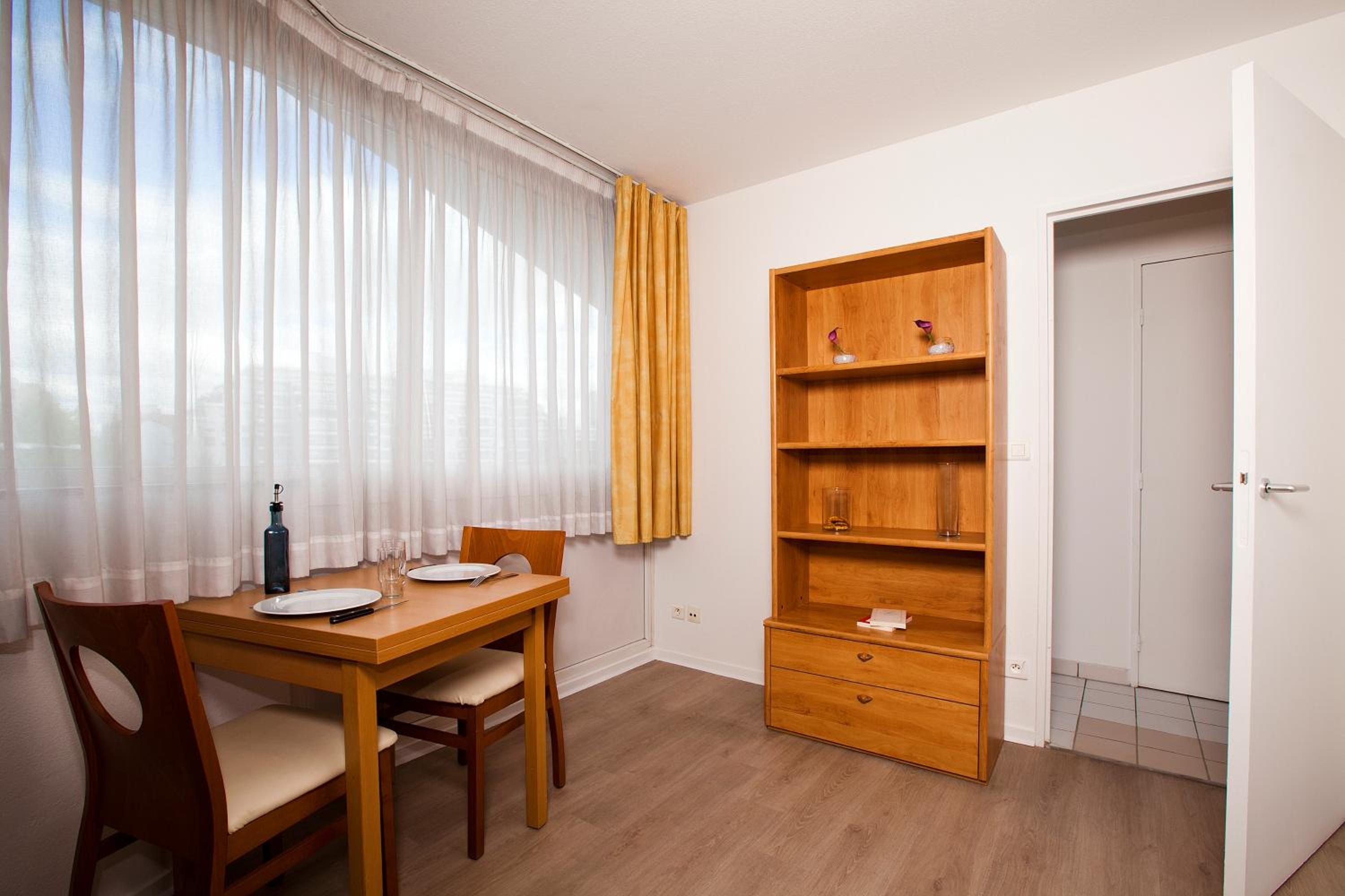 One-Bedroom Apartment with Sofa Bed photo 3