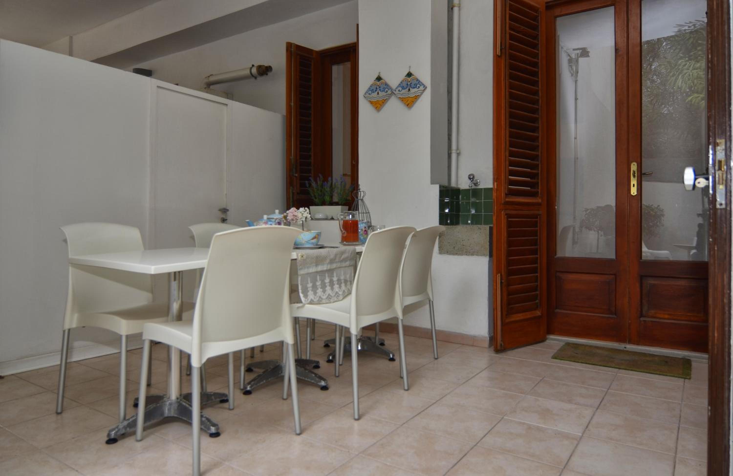 Double Room - Photo 17