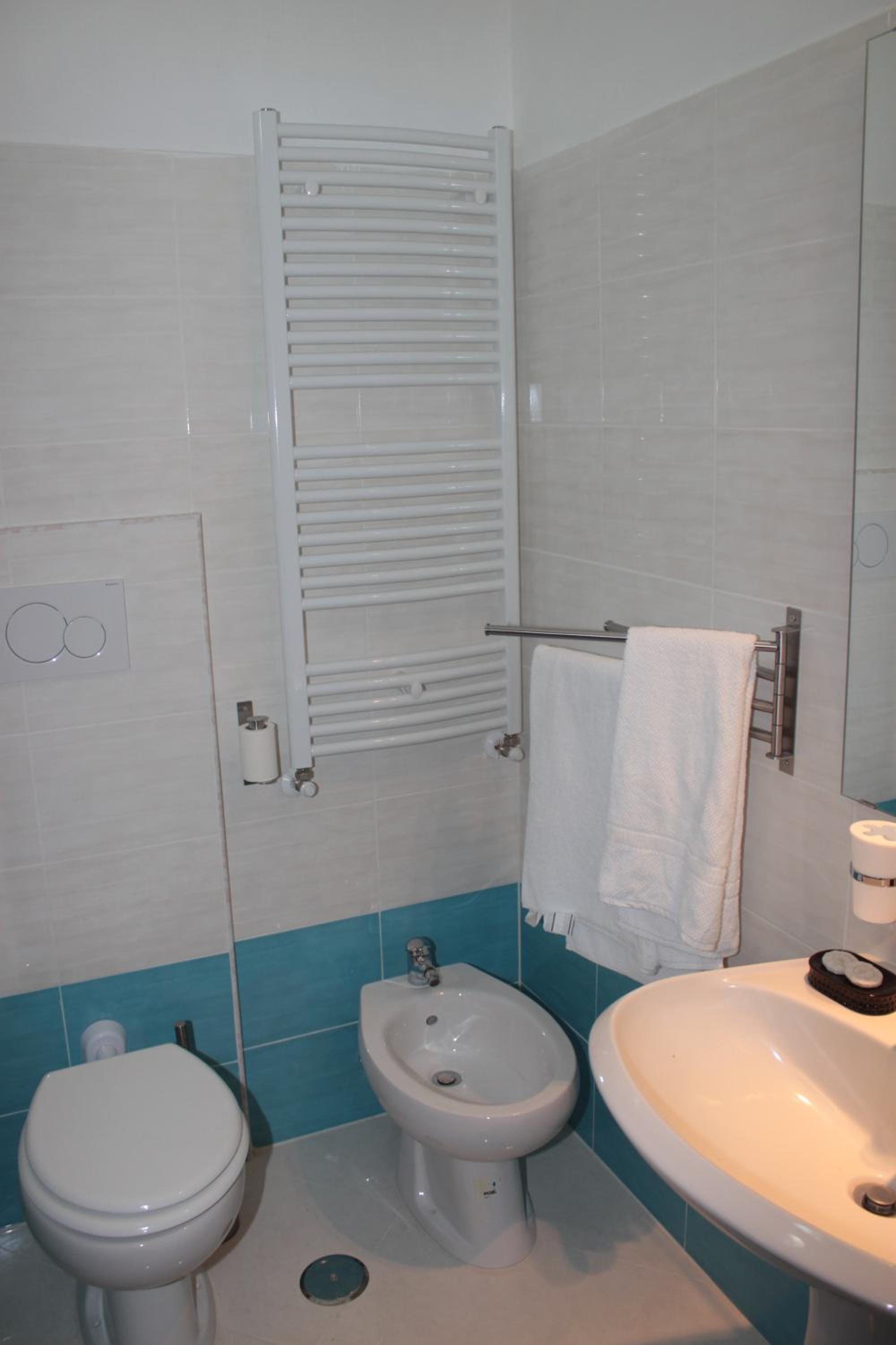 Double Room with Private Bathroom photo 2