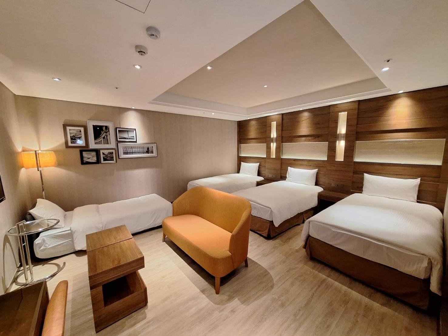 Quadruple Room (No Window) photo 3