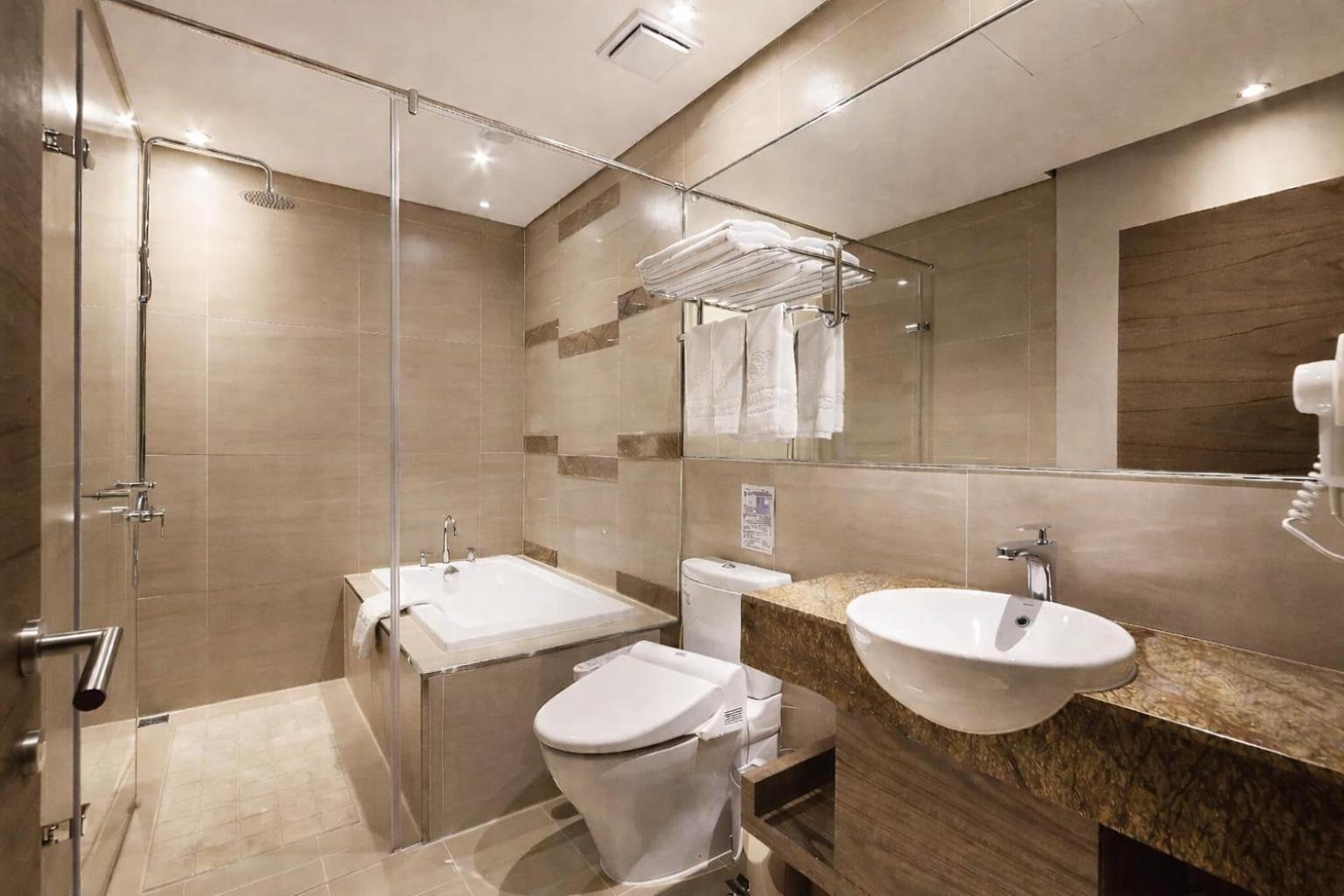 Quadruple Room (No Window) photo 1