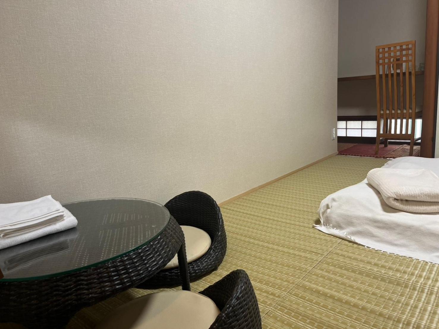 Economy Twin Room photo 2