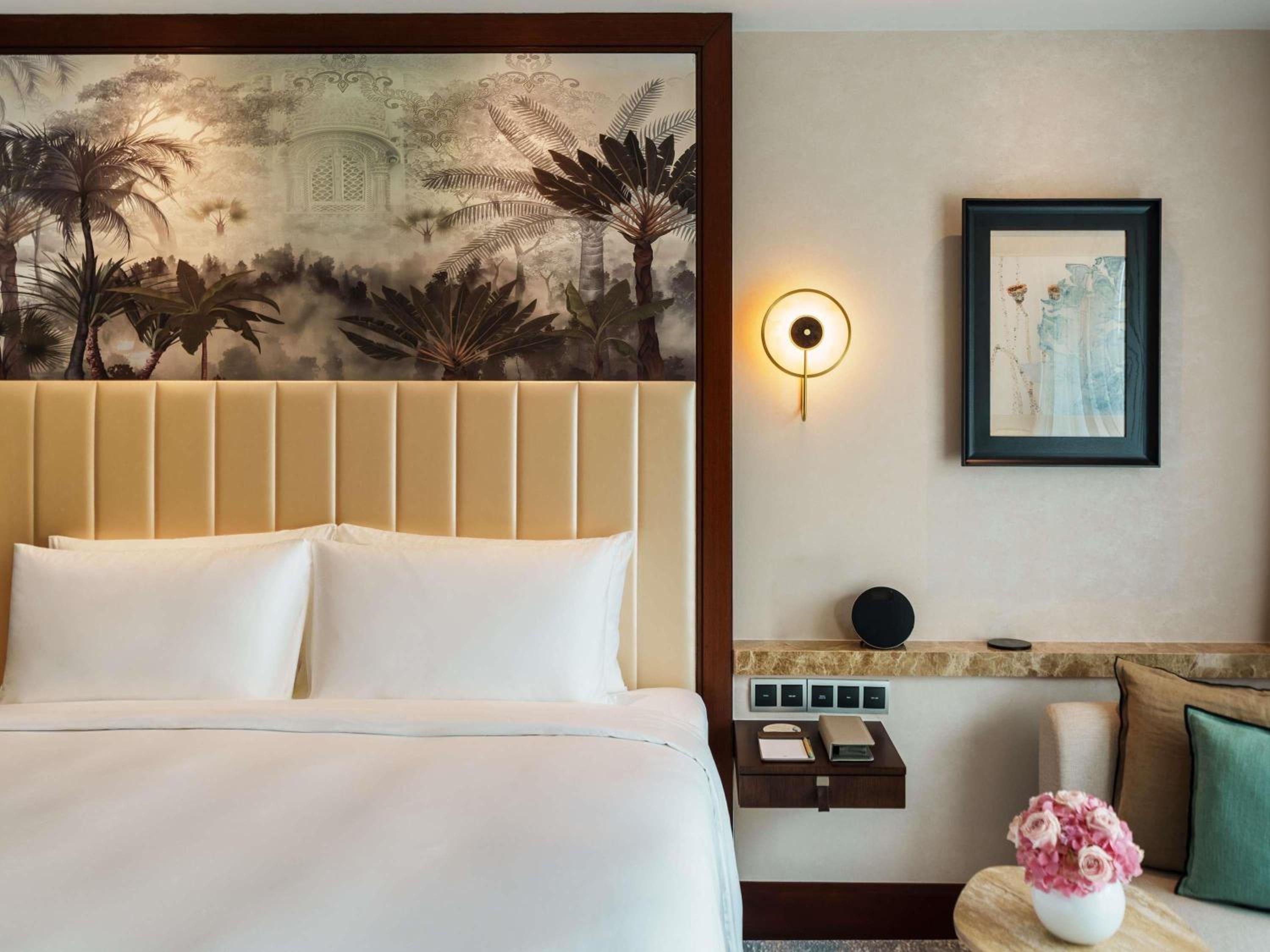 Signature King Room with Garden View, 1 King Bed (Newly Refurbished) photo 3