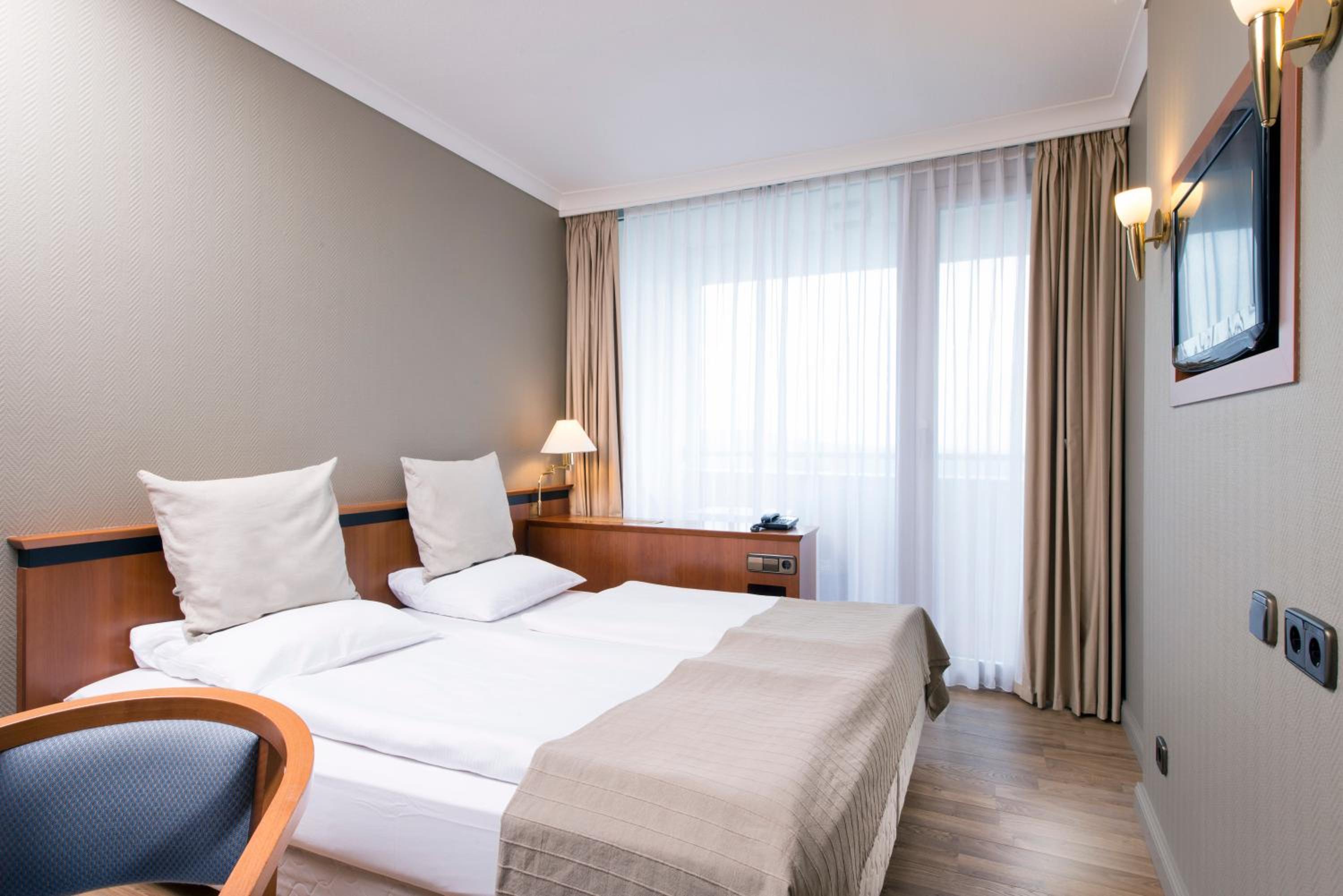 Budget Double Room - Photo 4