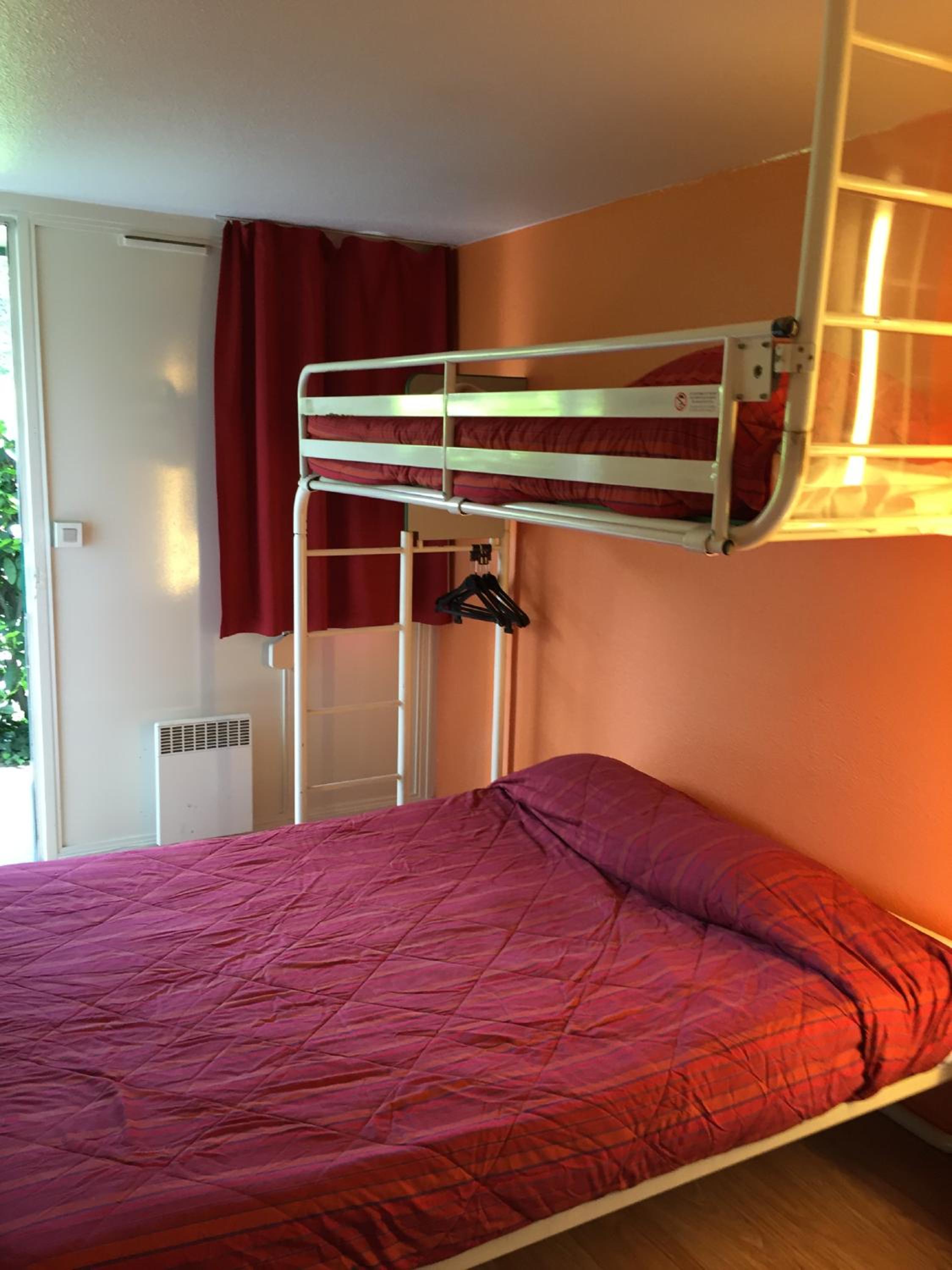 Triple Room (1 Double Bed + 1 Single Bed) photo 3