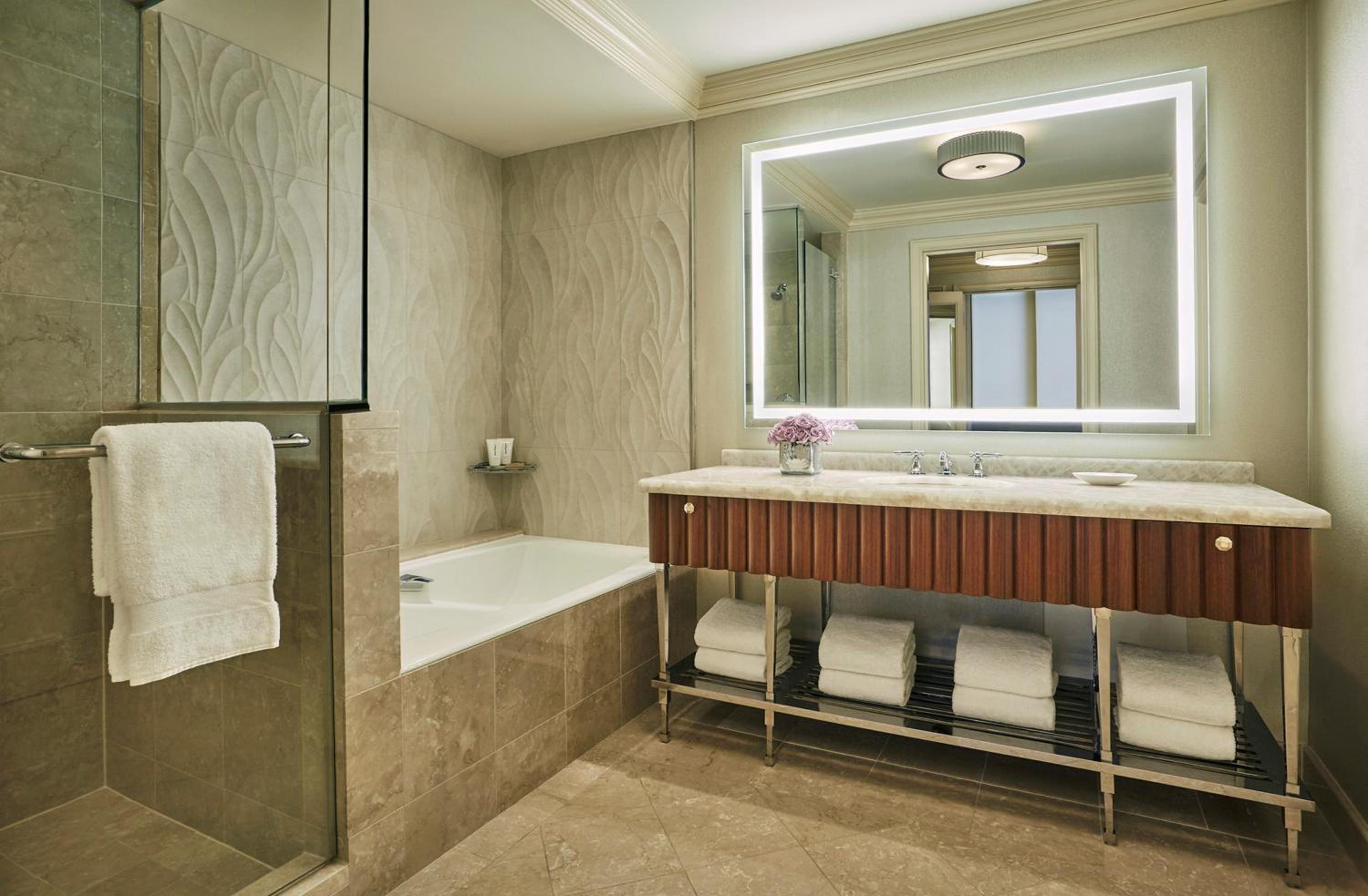 Premier Suite East Wing   - Photo 6