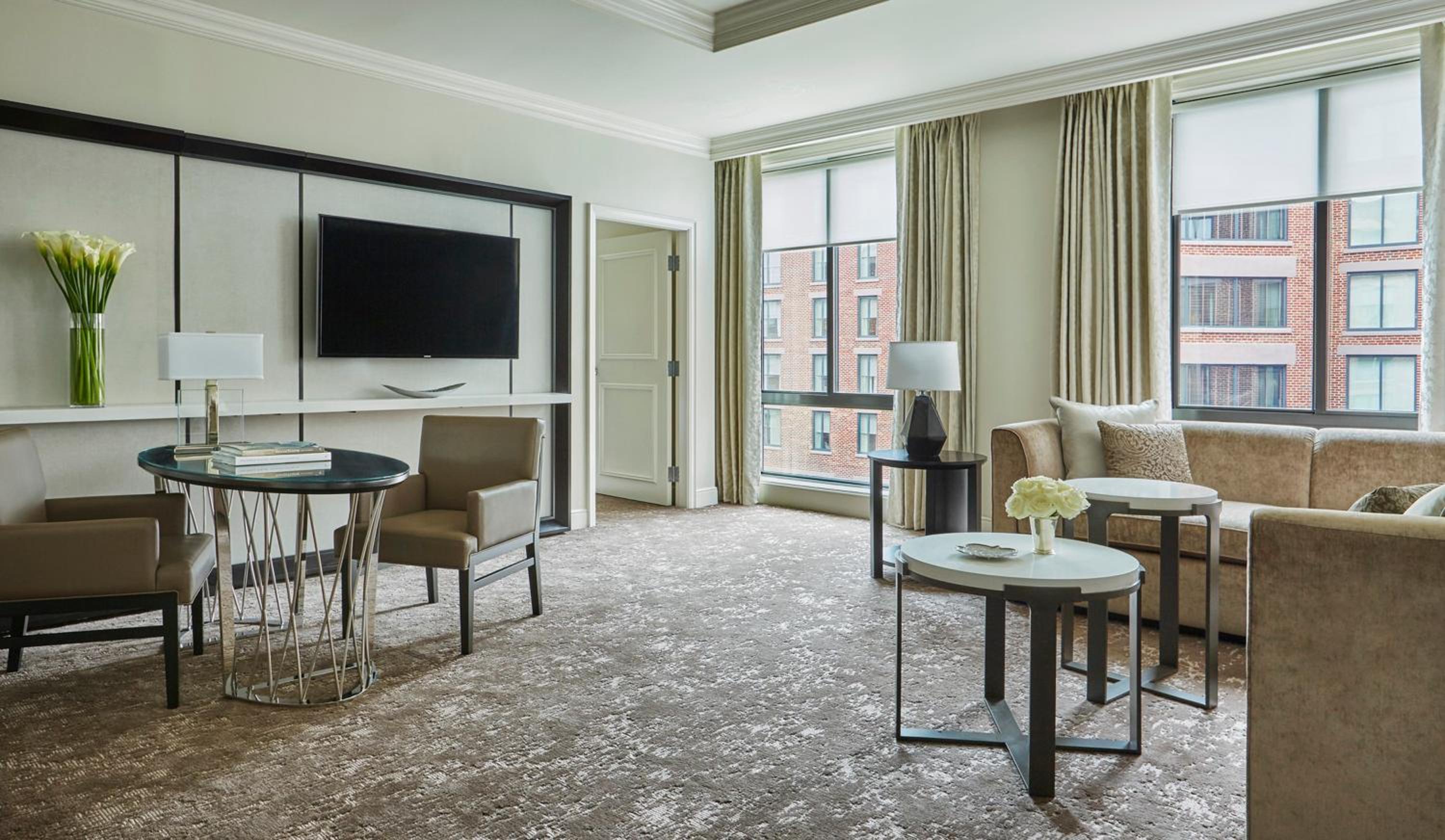 Premier Suite East Wing   - Photo 2