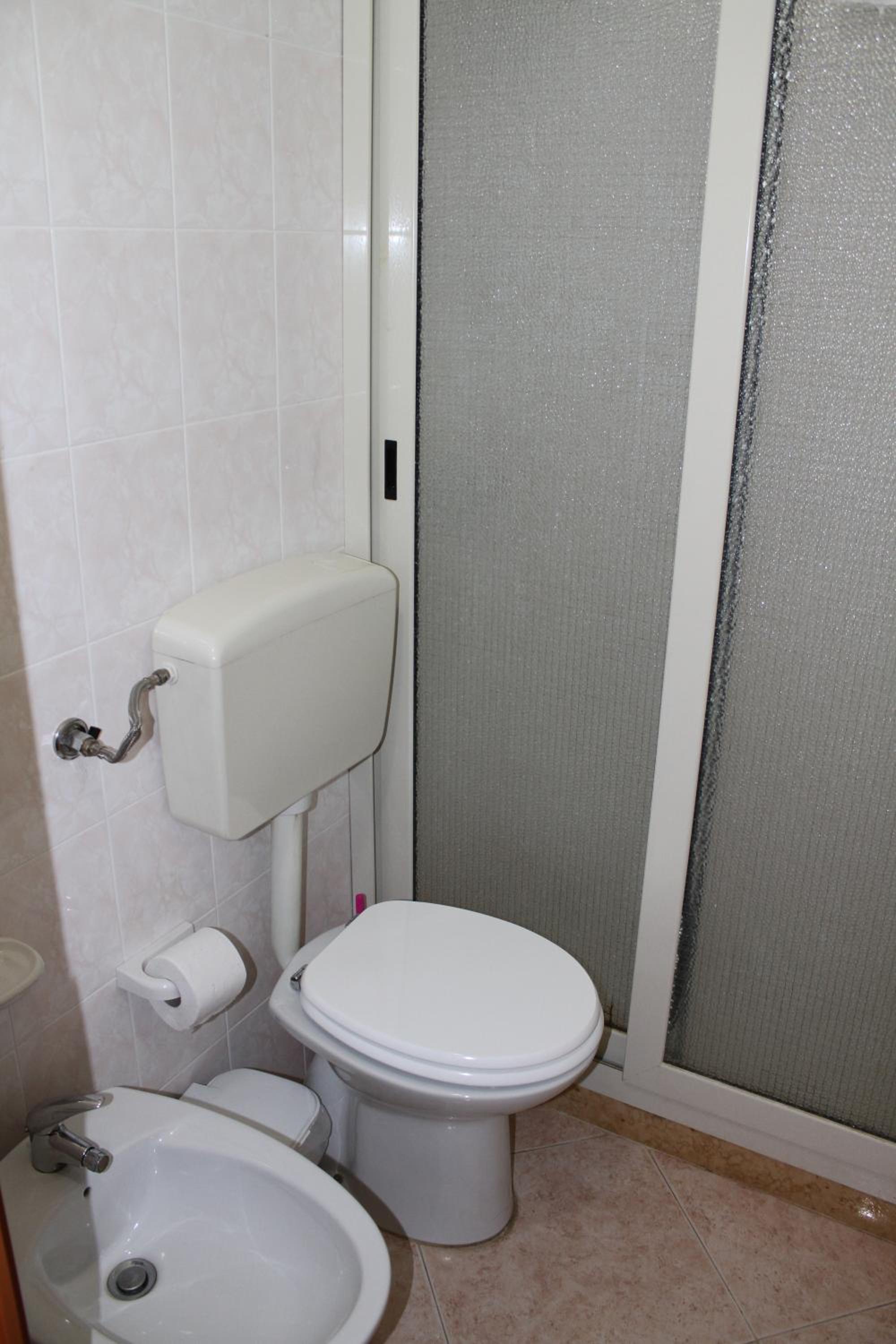 Deluxe Double Room with Balcony - Photo 9