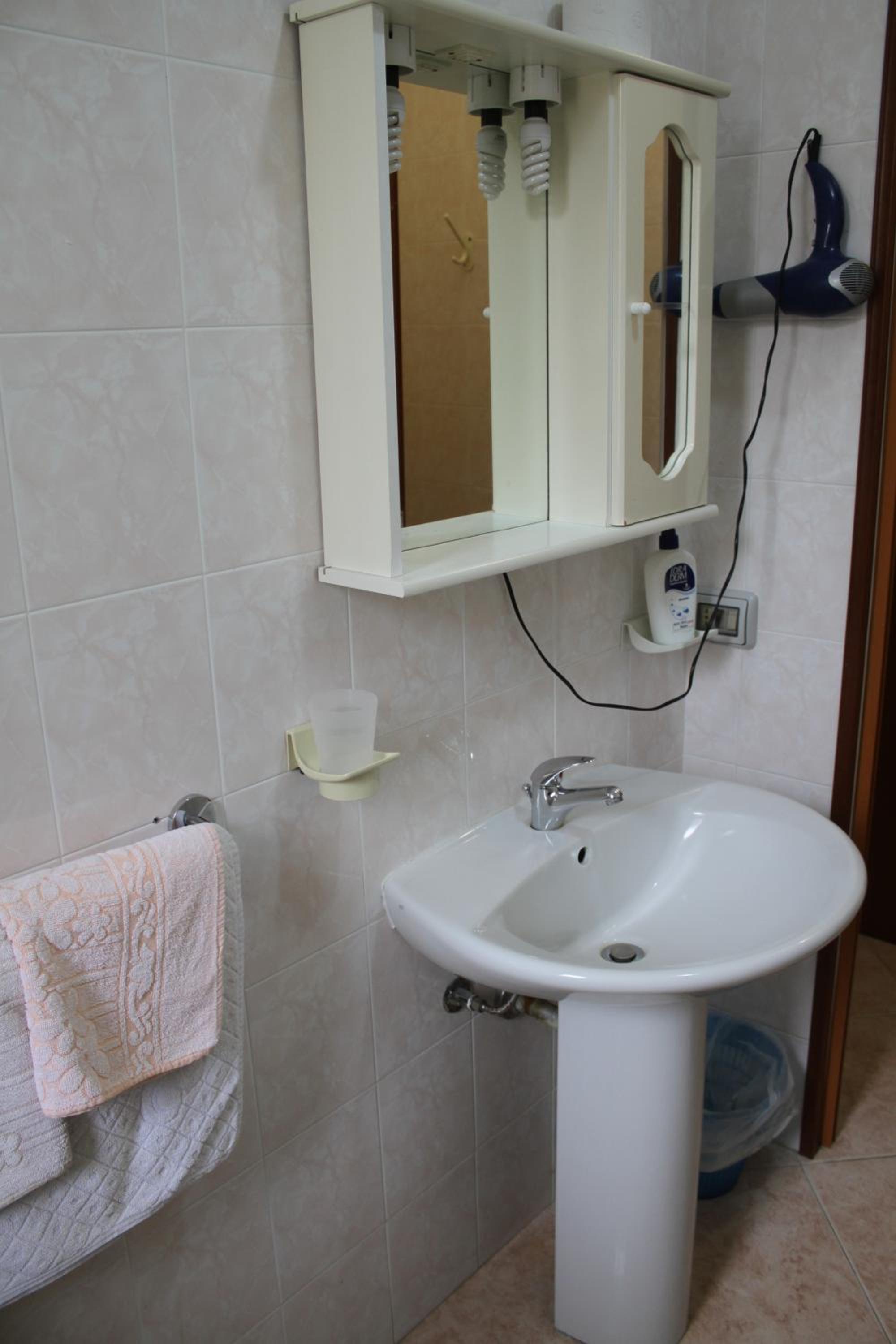 Deluxe Double Room with Balcony - Photo 6