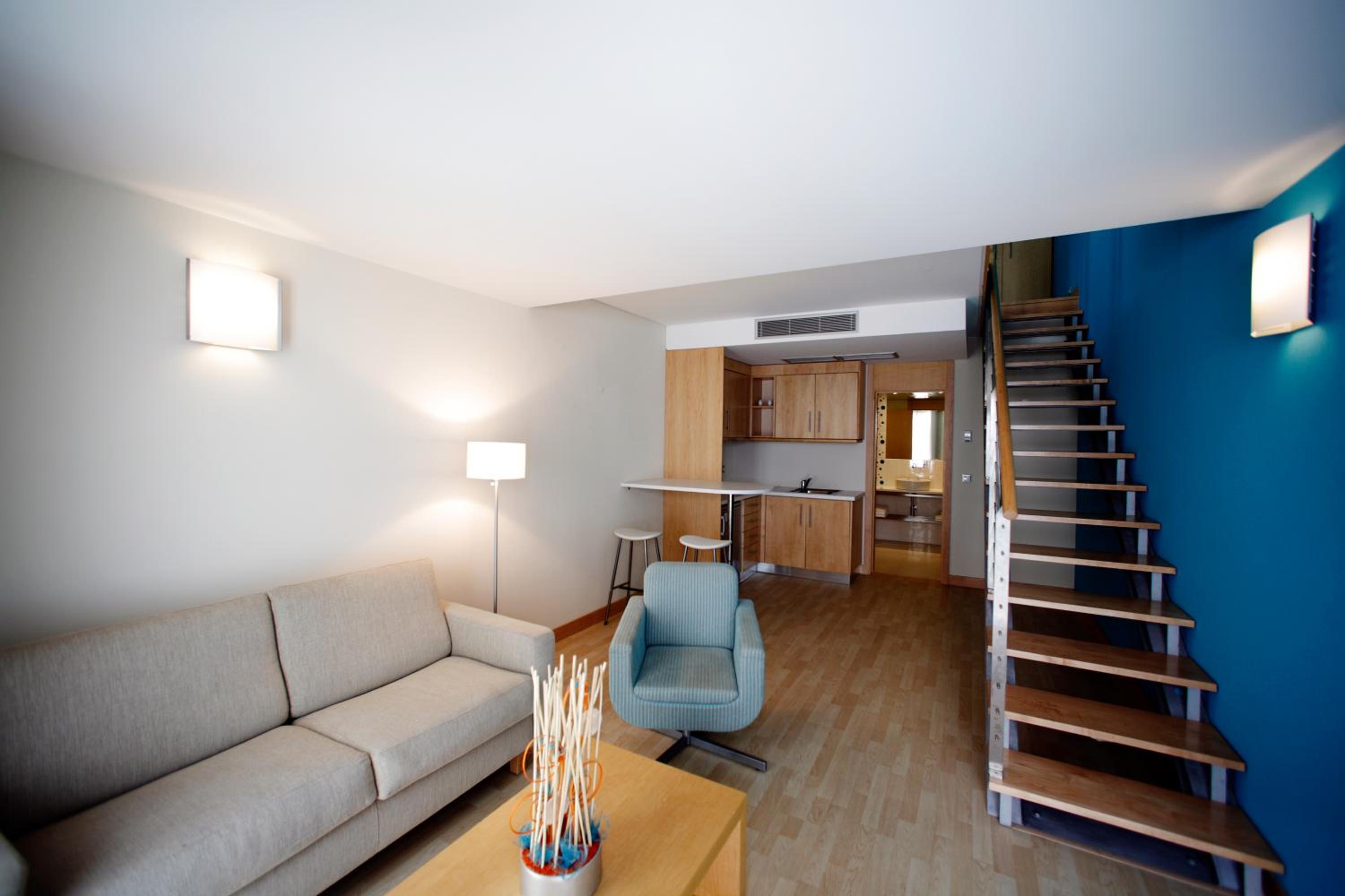 Family Room (2 Adults + 2 Children) - Photo 9