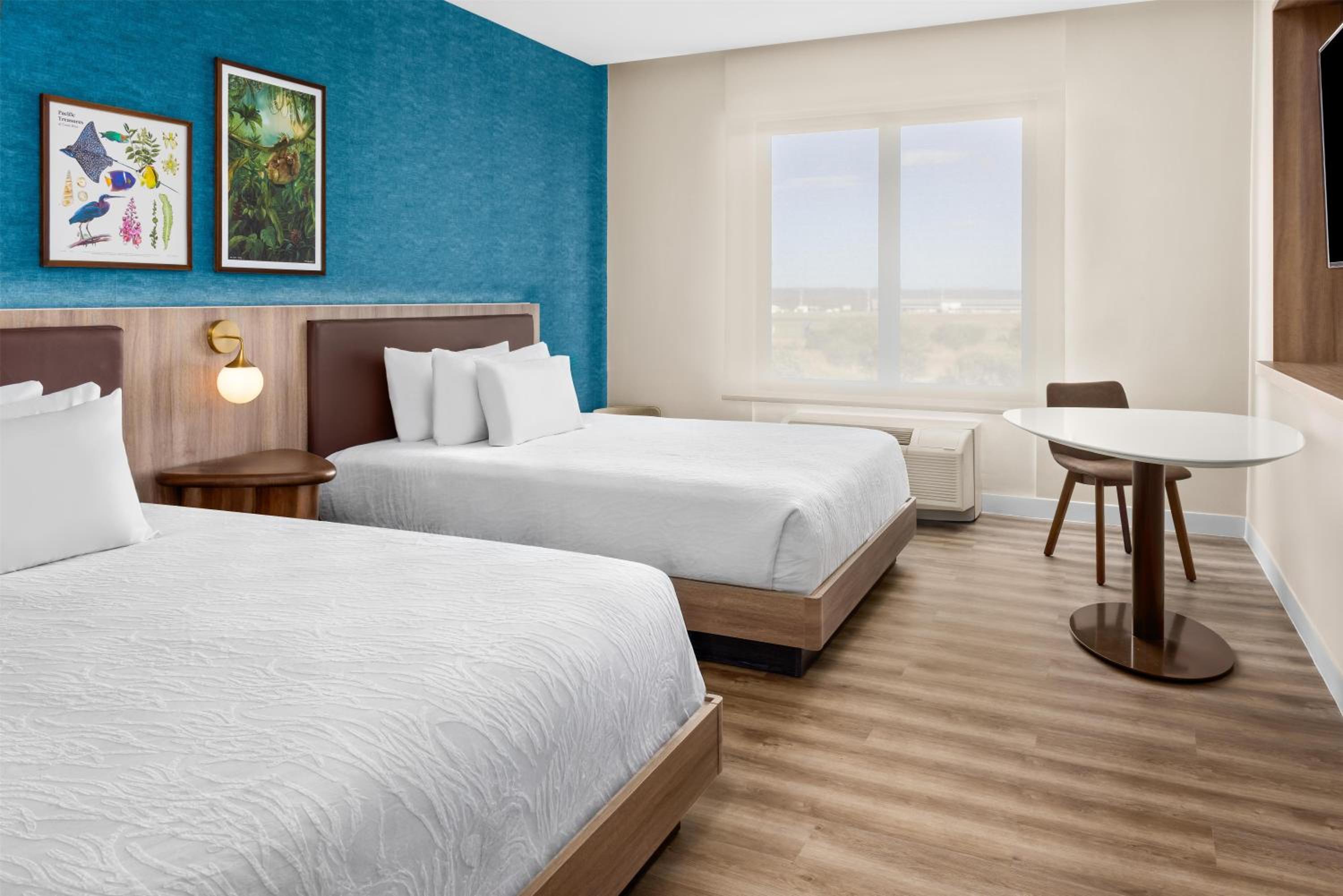 Deluxe Room with Two Double Beds photo 3
