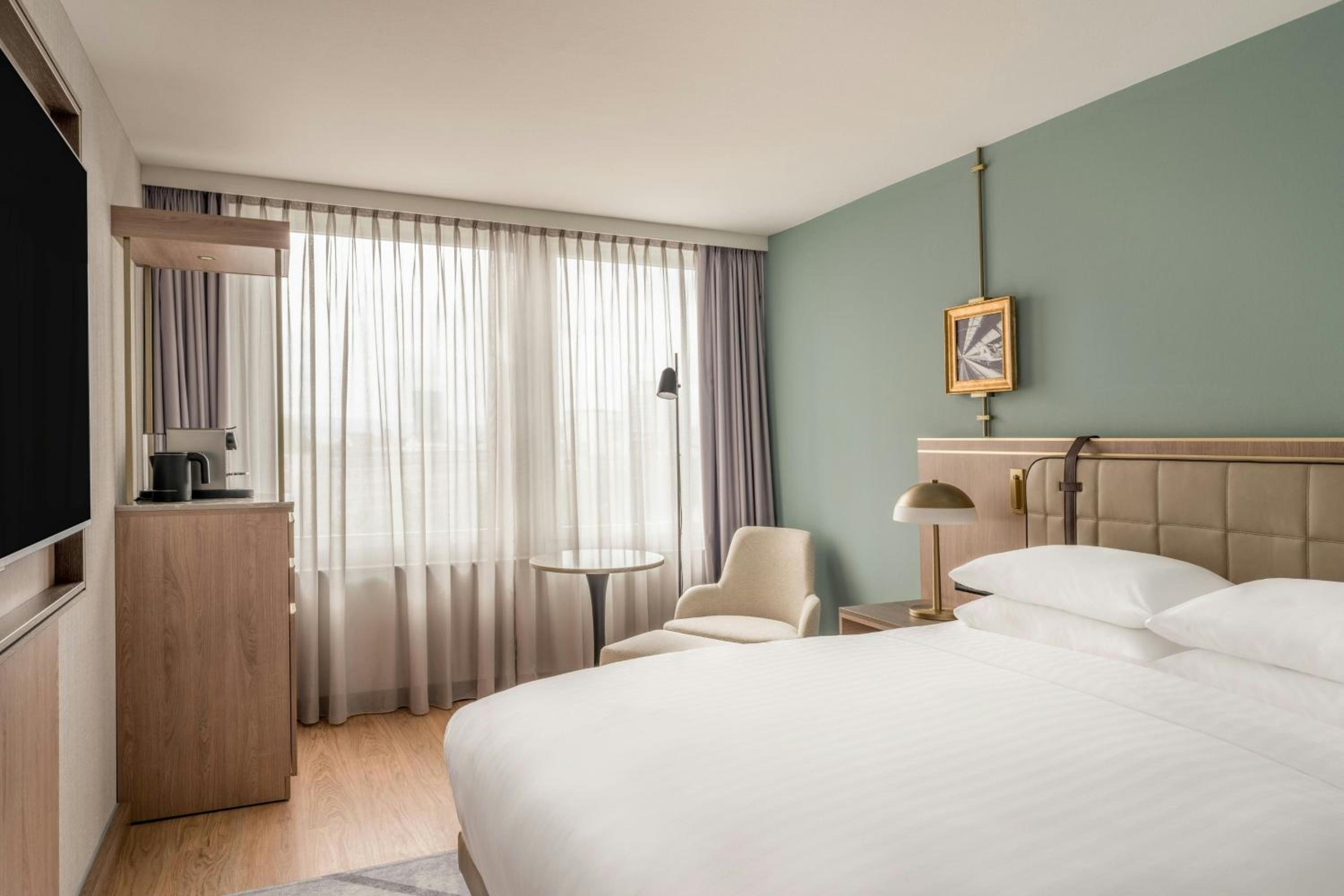 Small Queen Room - Main Building