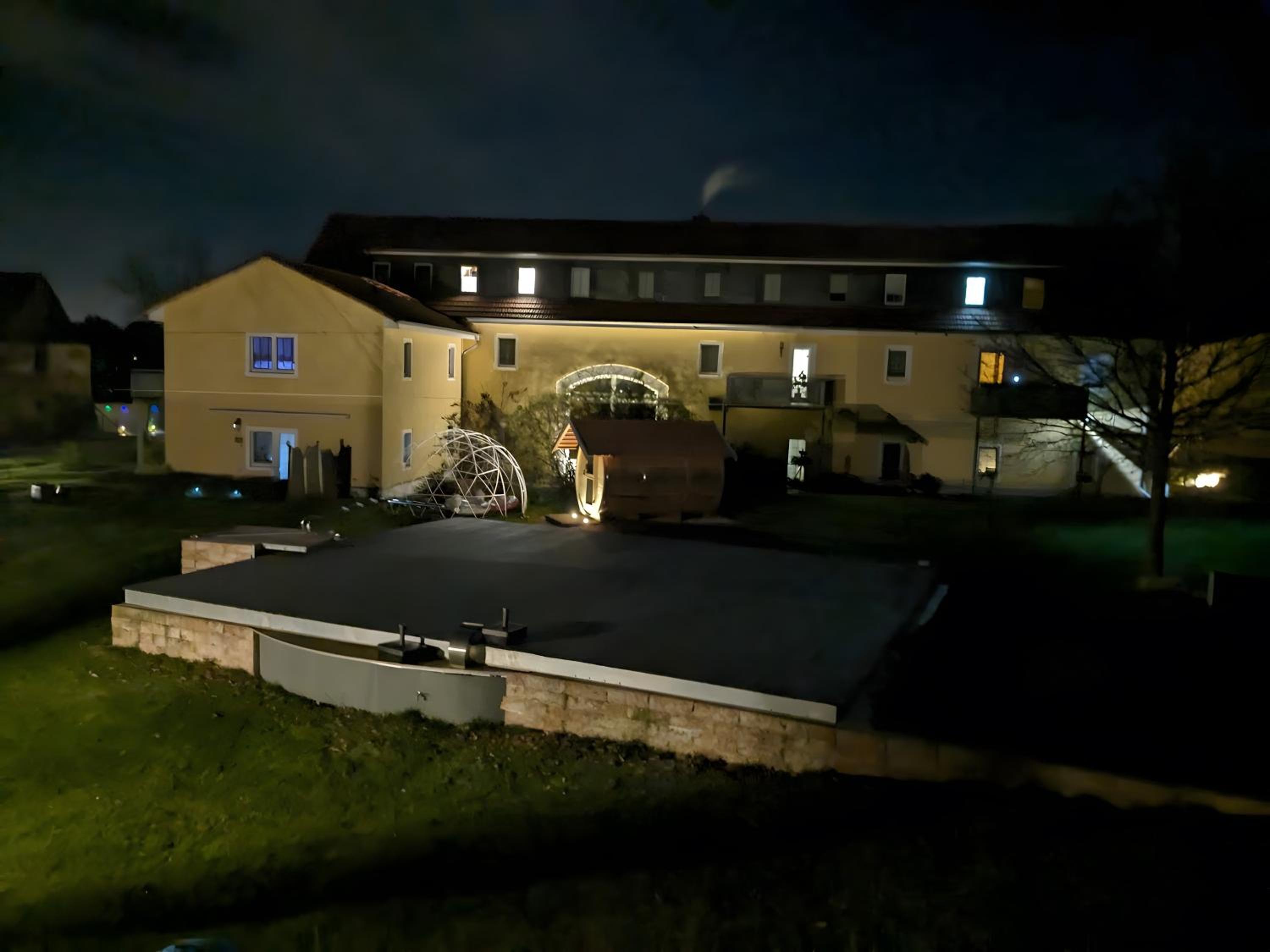 Two-Bedroom Deluxe Apartment with Garden View