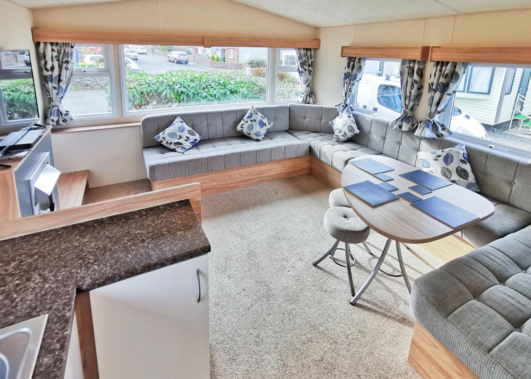 Mobile Home 5 photo 3