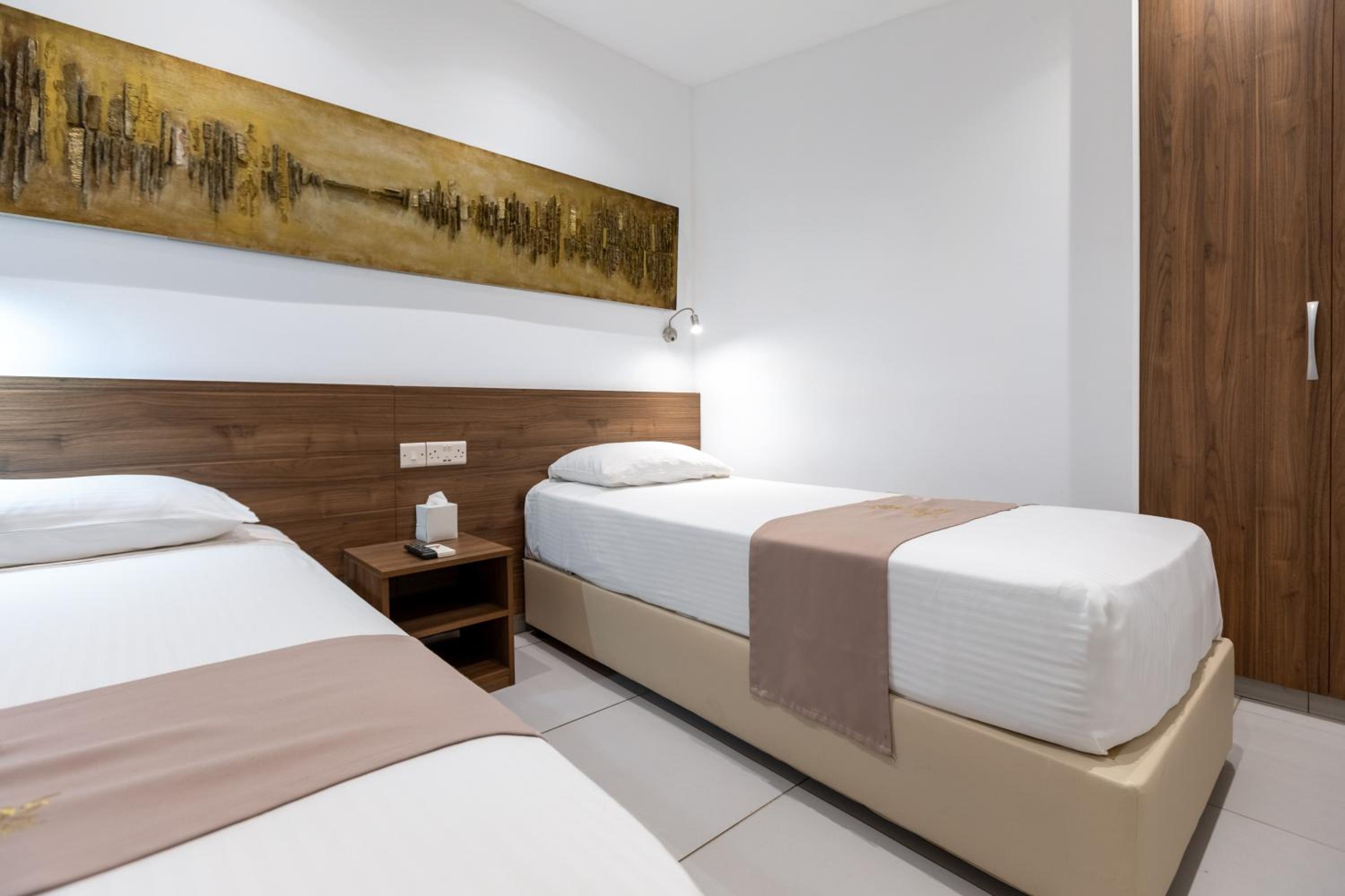 Deluxe Suite with Spa Bath photo 2