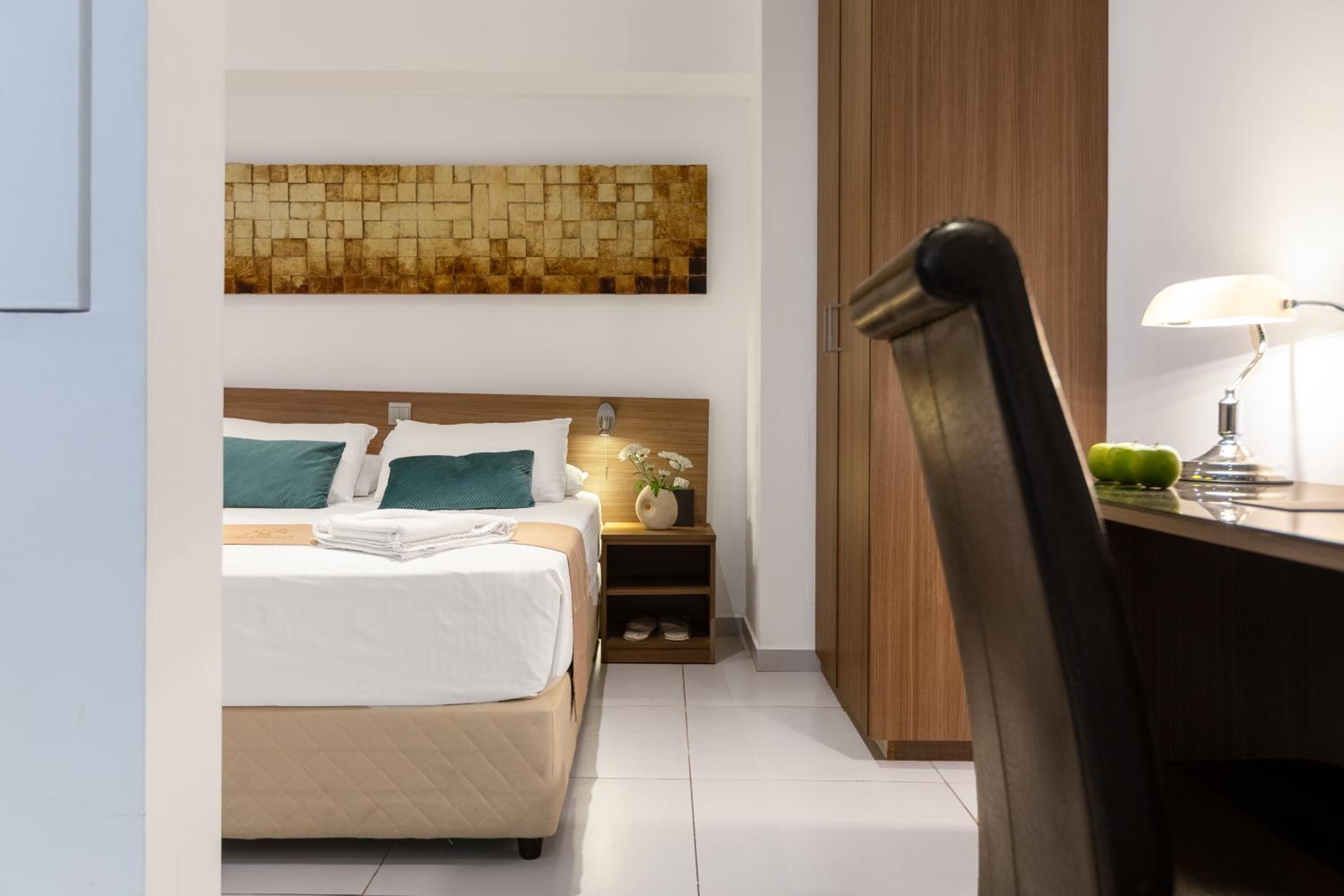 Deluxe Suite with Spa Bath photo 3
