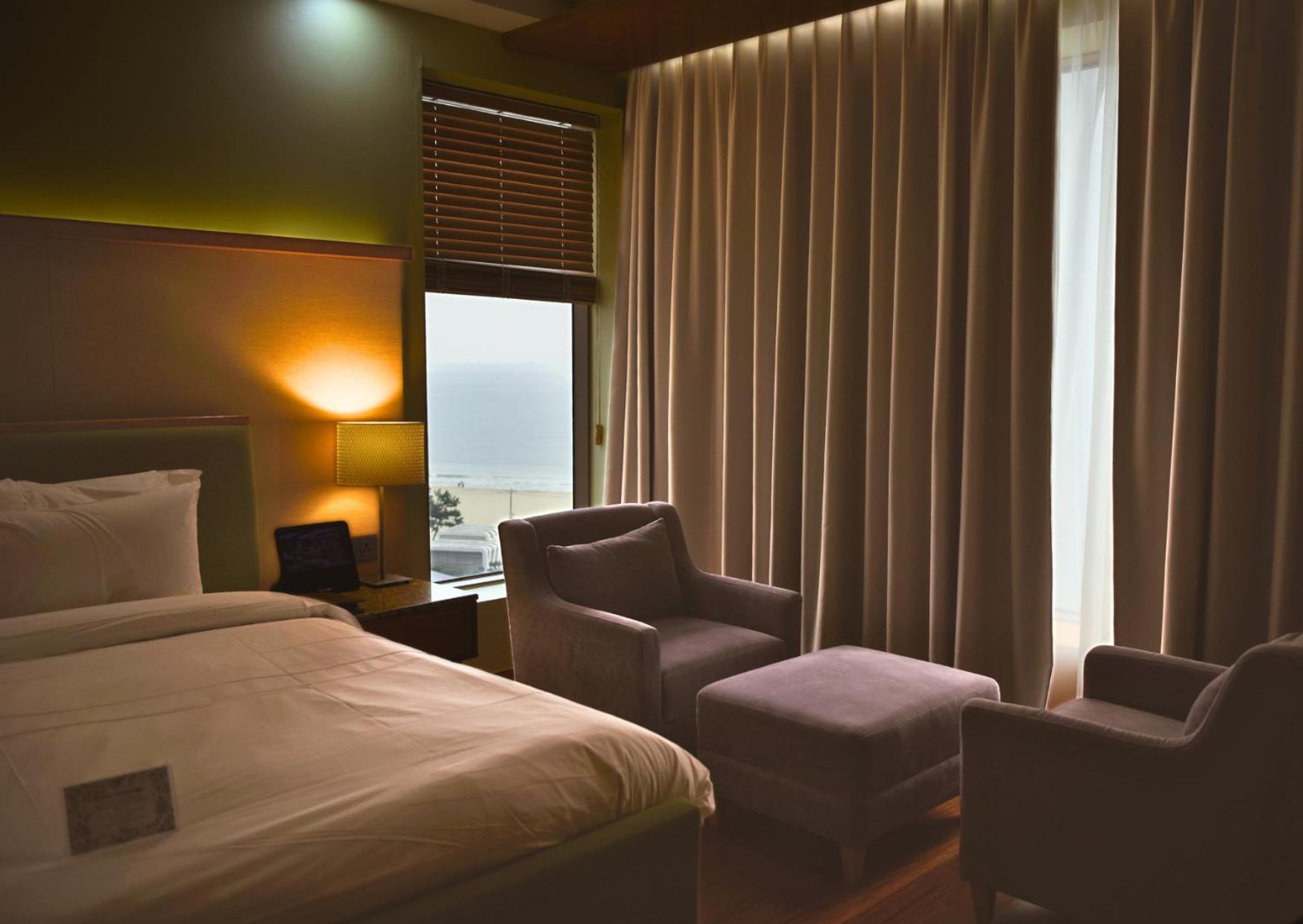 Deluxe Double Room with Side Sea View photo 1