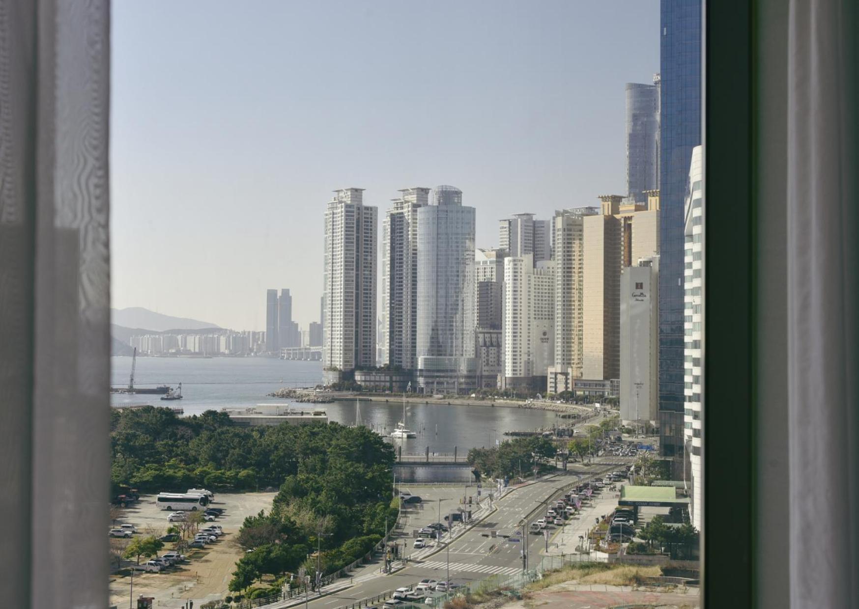 Deluxe Double Room with Side Sea View photo 3