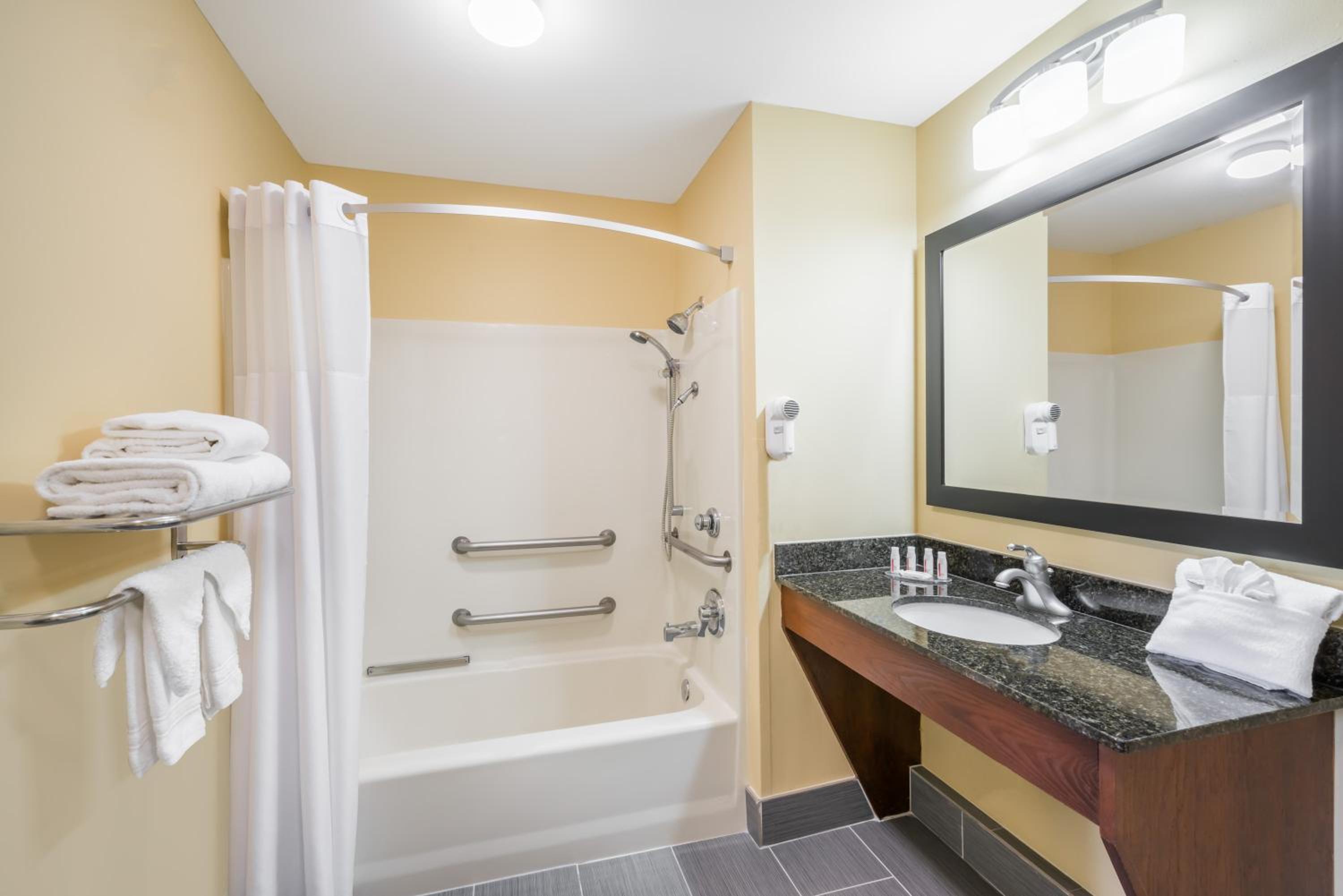 King Room - Disability Access - Non-Smoking - Photo 3