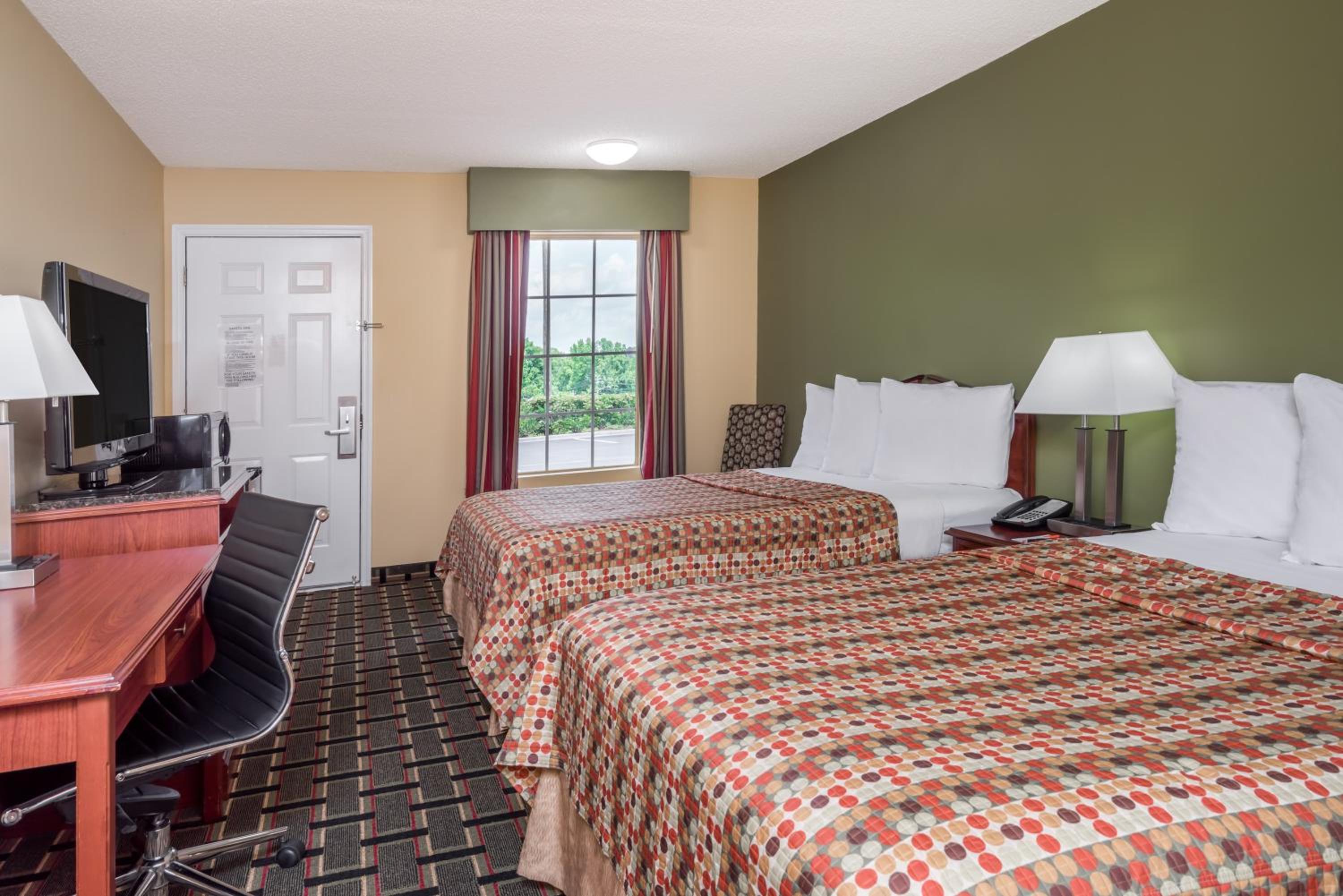 Double Room with Two Double Beds - Non-Smoking - Photo 2