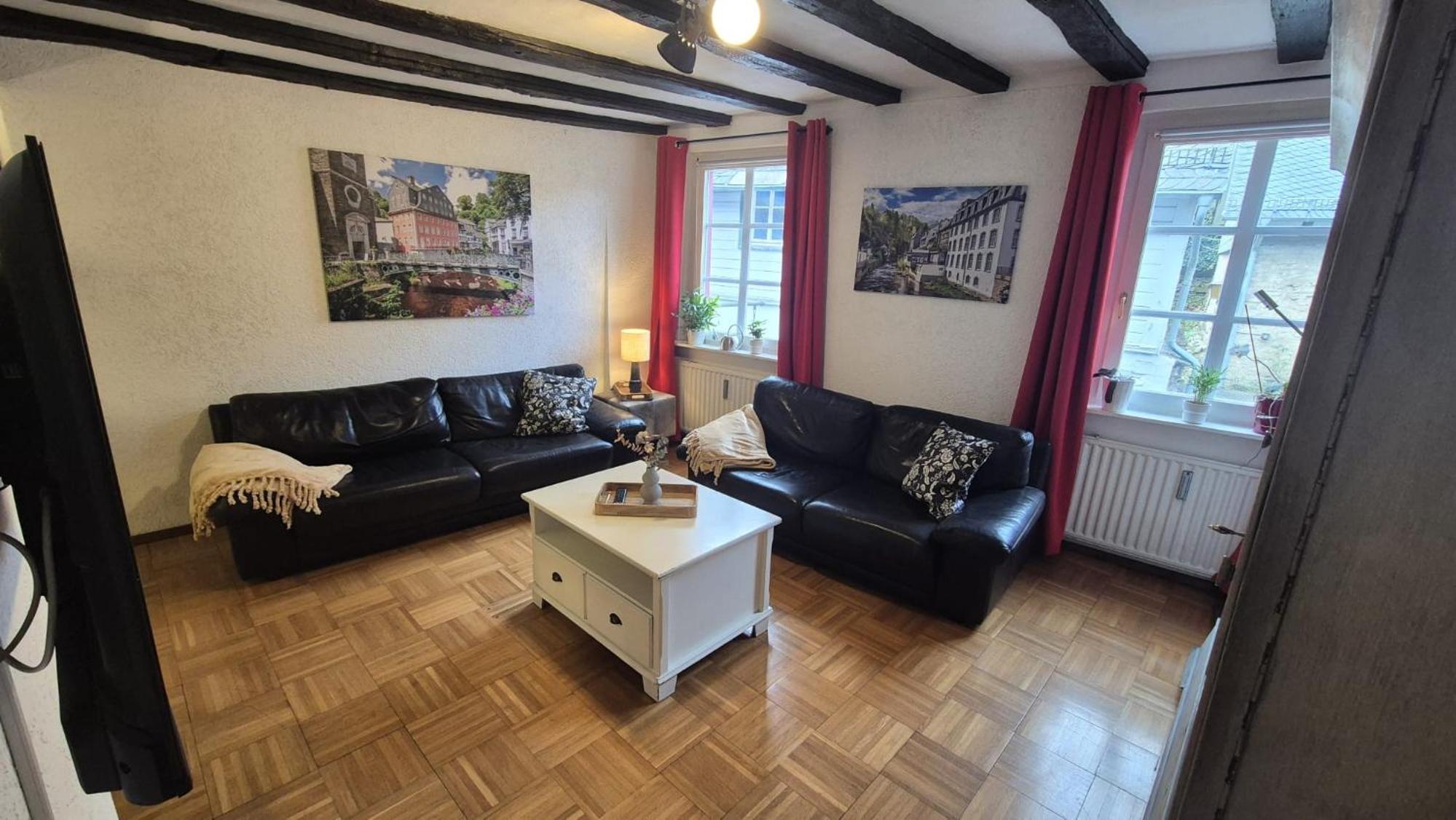 Two-Bedroom Apartment with Balcony and Terrace photo 2