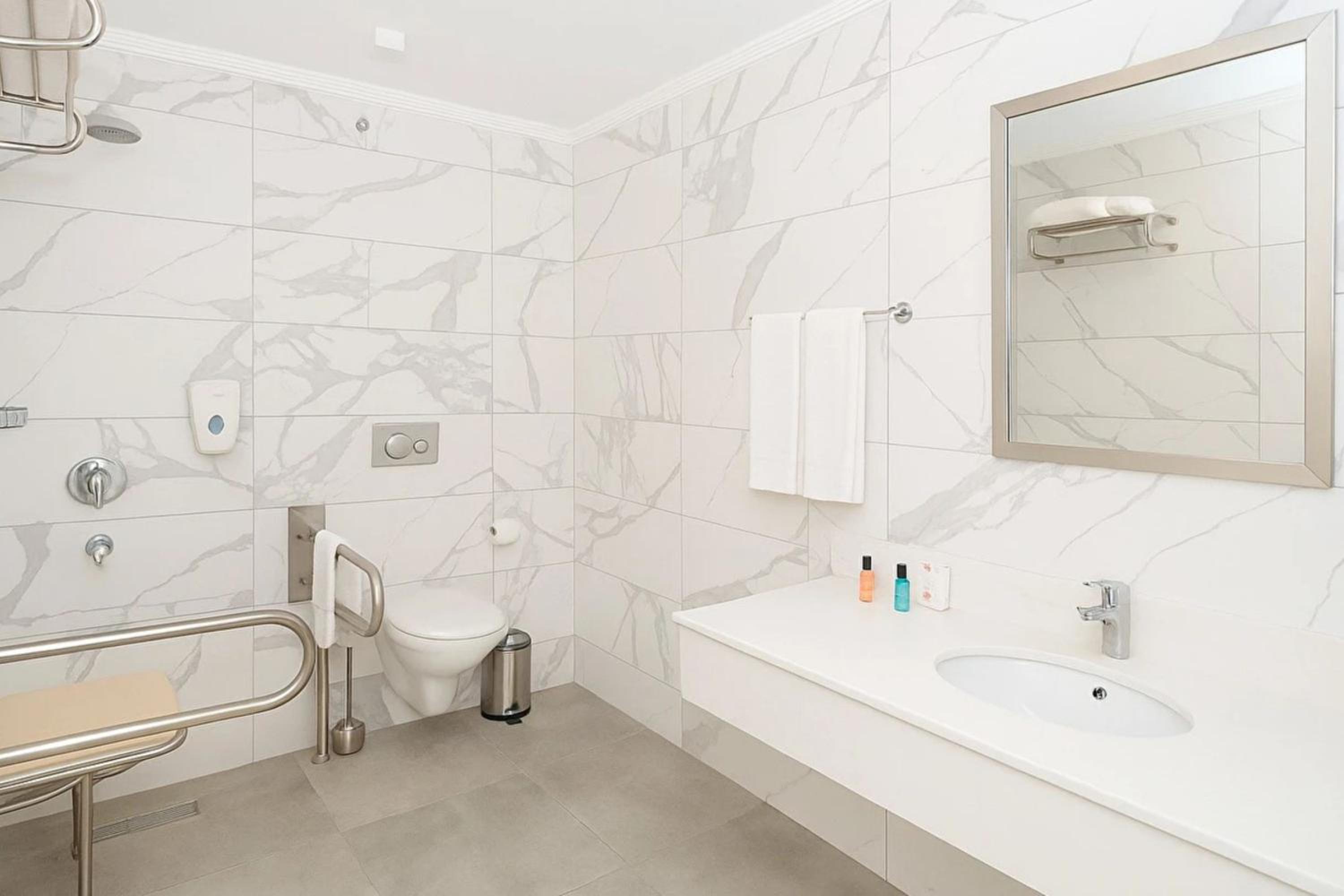 Double Room - Disability Access - Photo 6