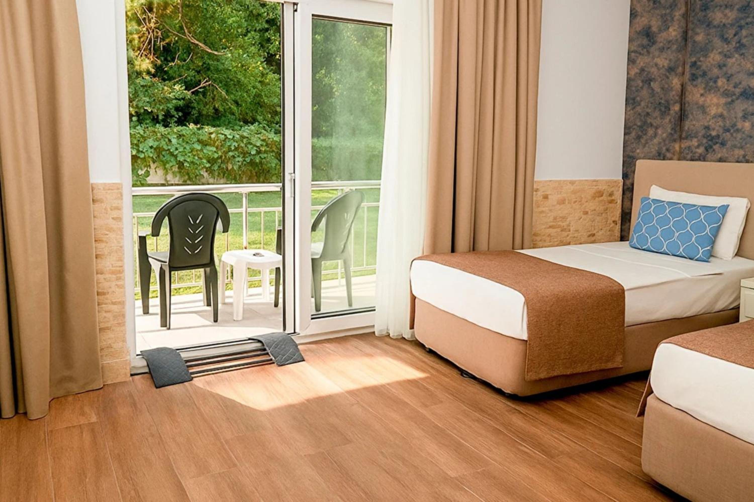 Double Room - Disability Access - Photo 2