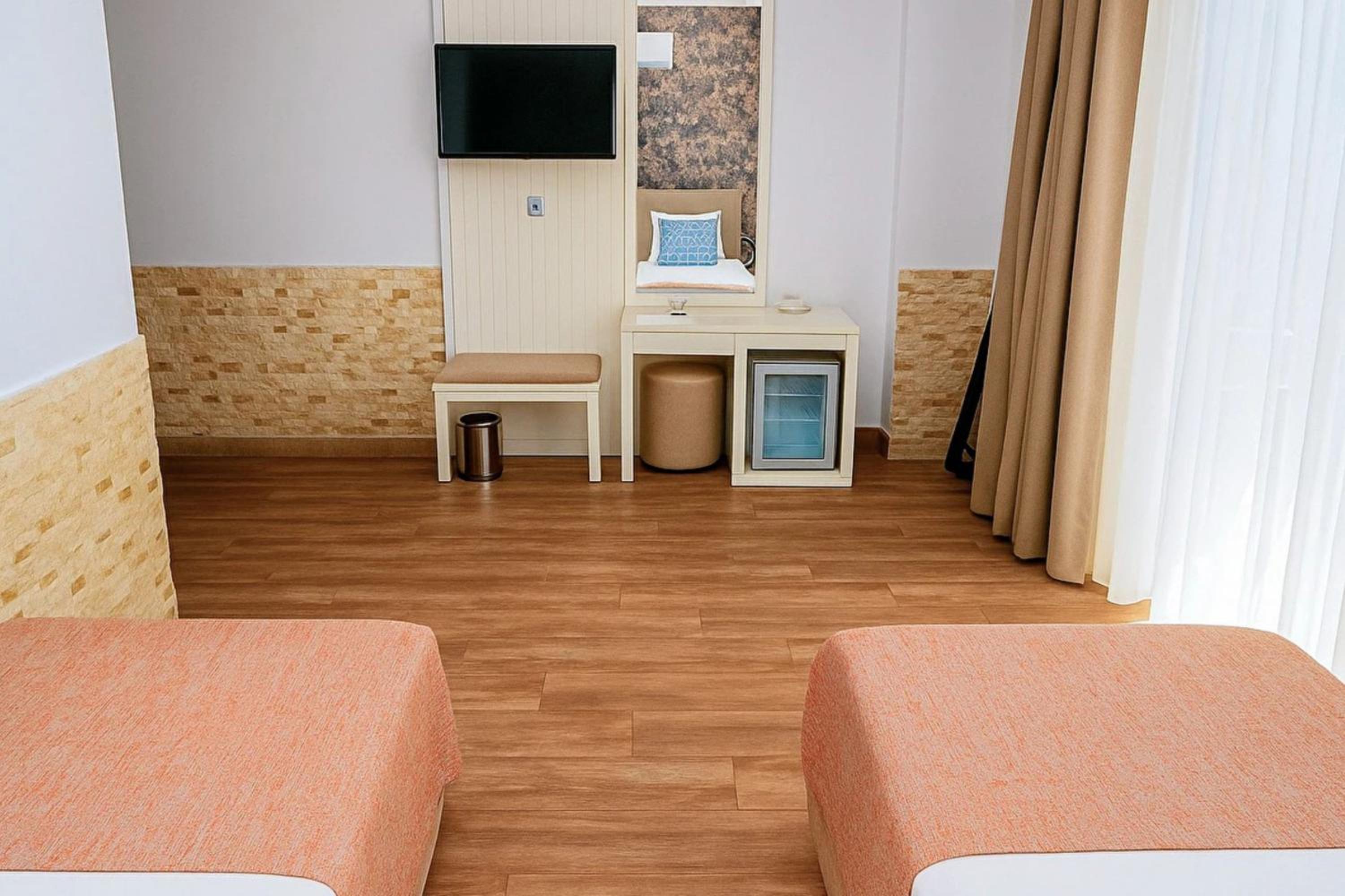 Double Room - Disability Access - Photo 3