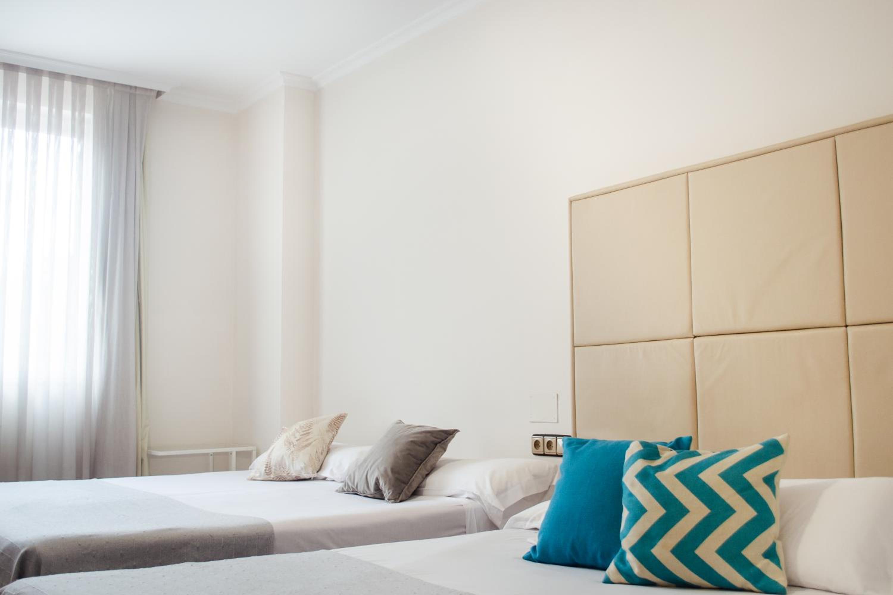 Basic Triple Room photo 2