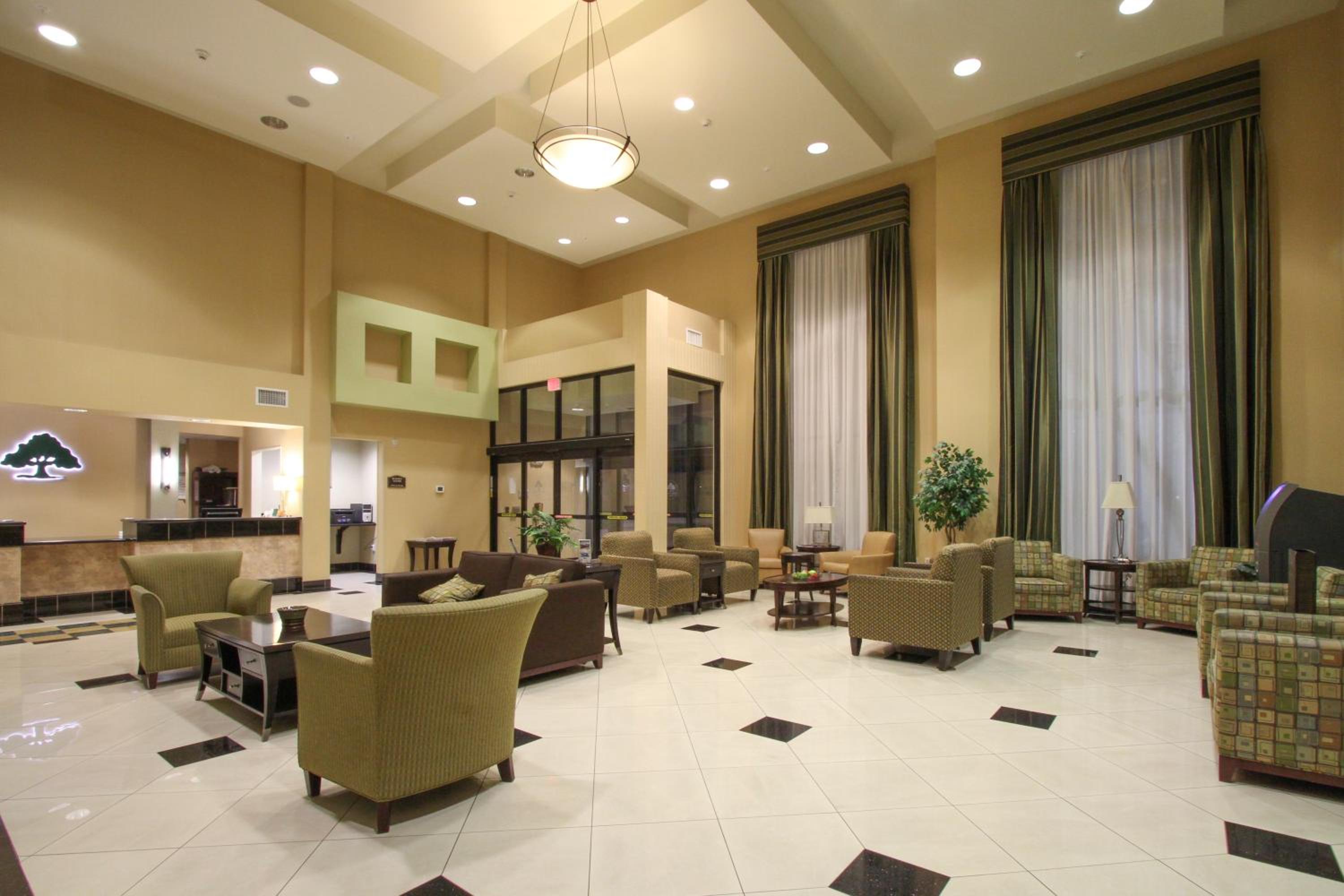 Queen Room with Two Queen Beds - Photo 3
