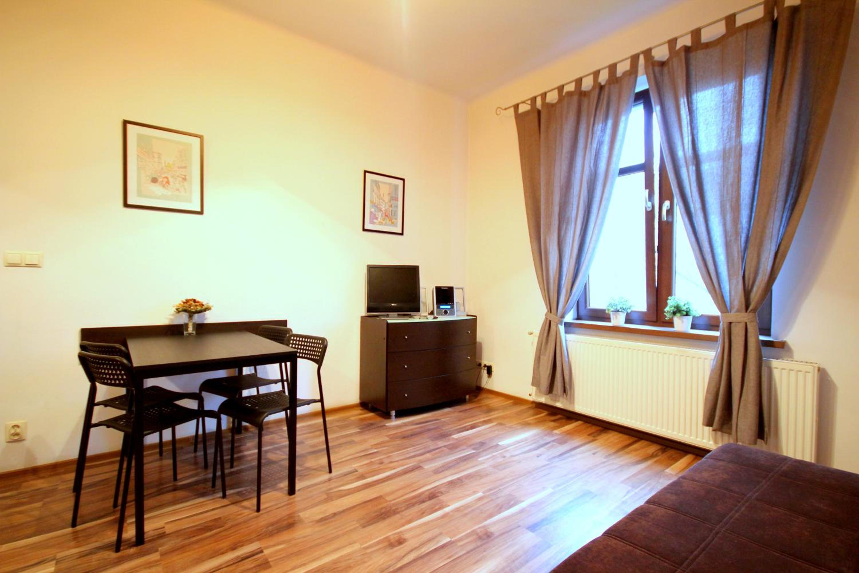 One-Bedroom Apartment - Photo 4