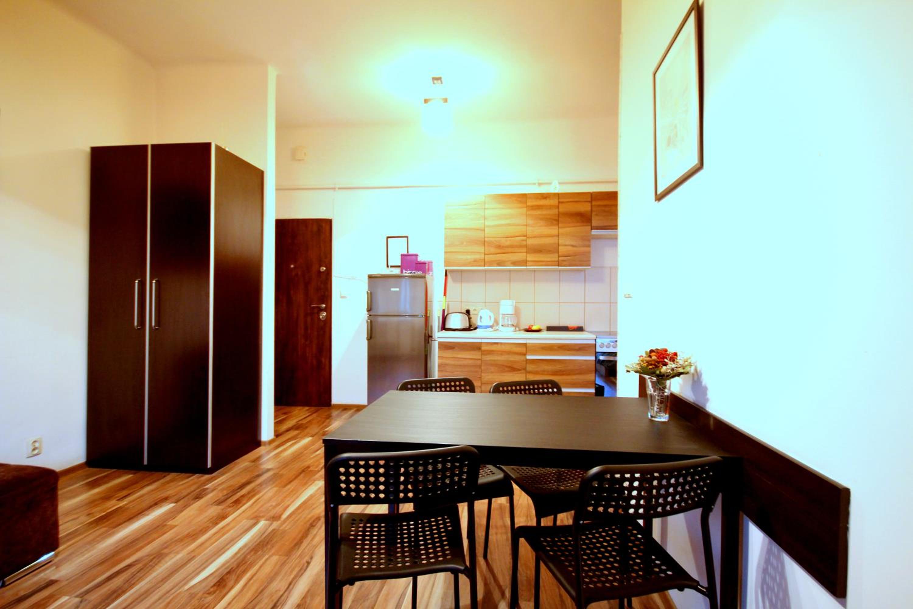One-Bedroom Apartment - Photo 3